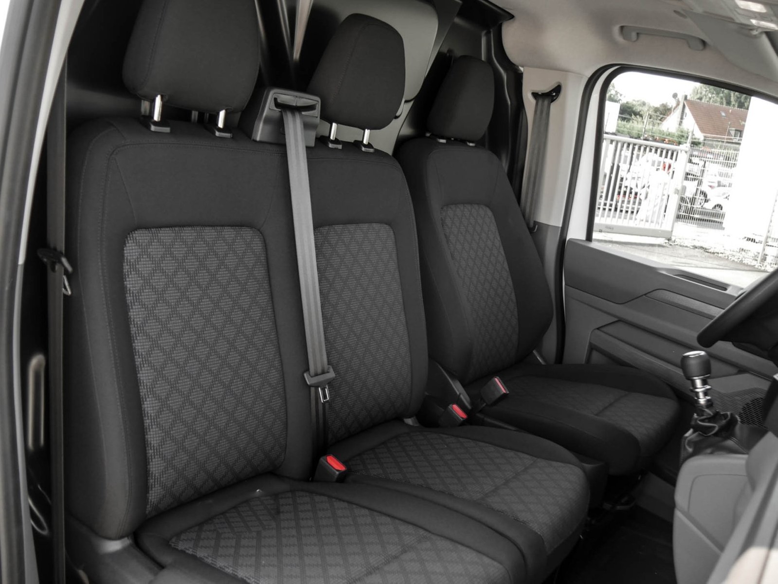 Volkswagen T7 Transporter KR KASTEN CAM AHK-VORB. HOLZBODEN