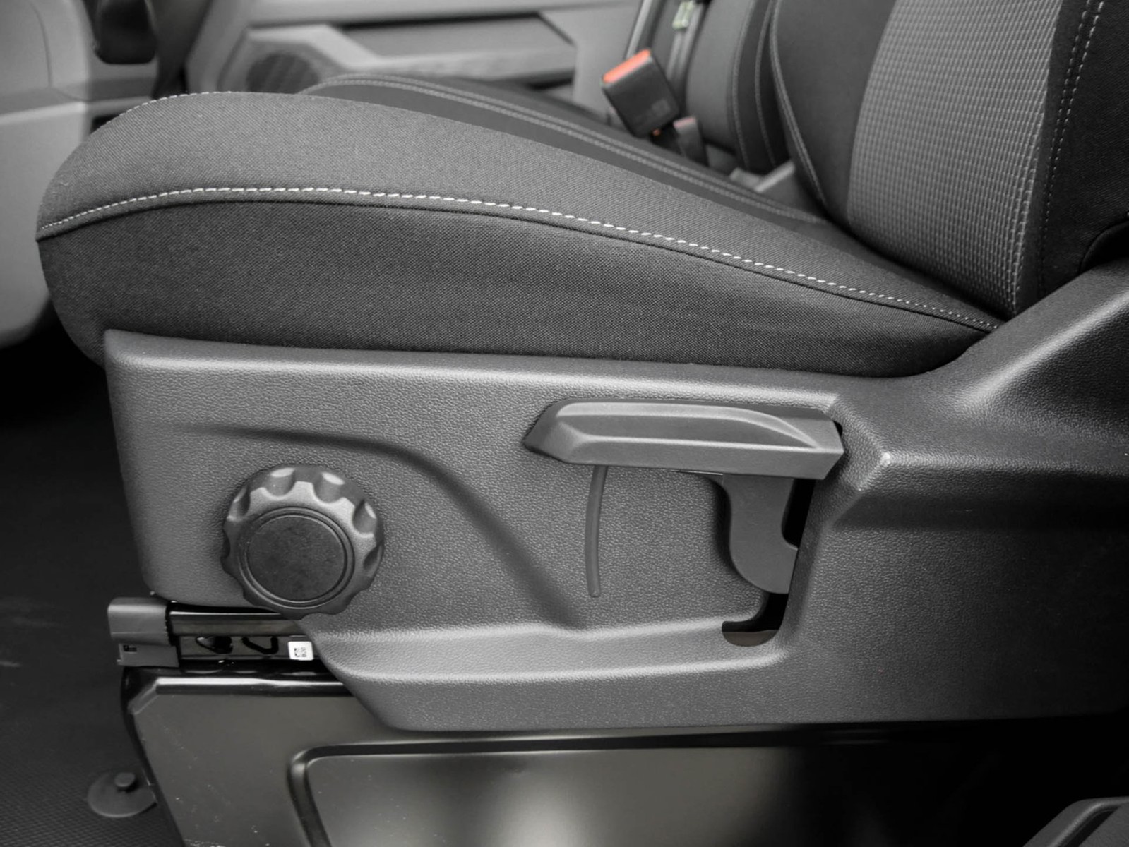 Volkswagen T7 Transporter KR KASTEN NAVI CAM AHK-VORB. KLIMA