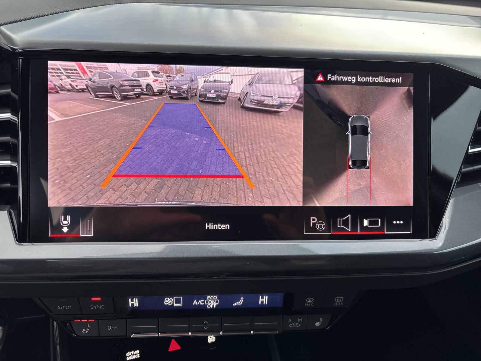 Audi Q4 e-tron Sportback 45 quattro S LINE AHK LM21