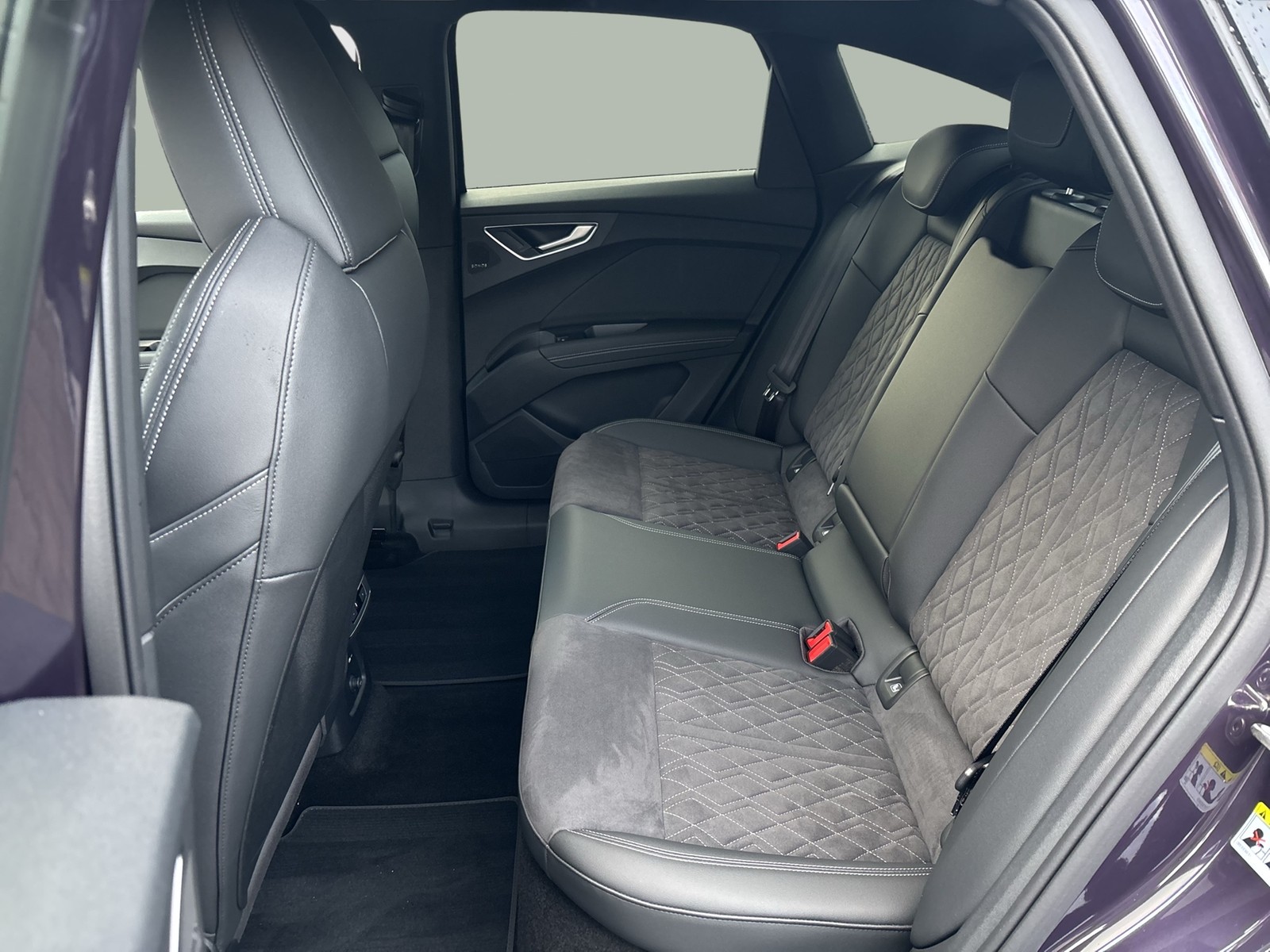 Audi Q4 e-tron Sportback 45 quattro S LINE AHK LM21