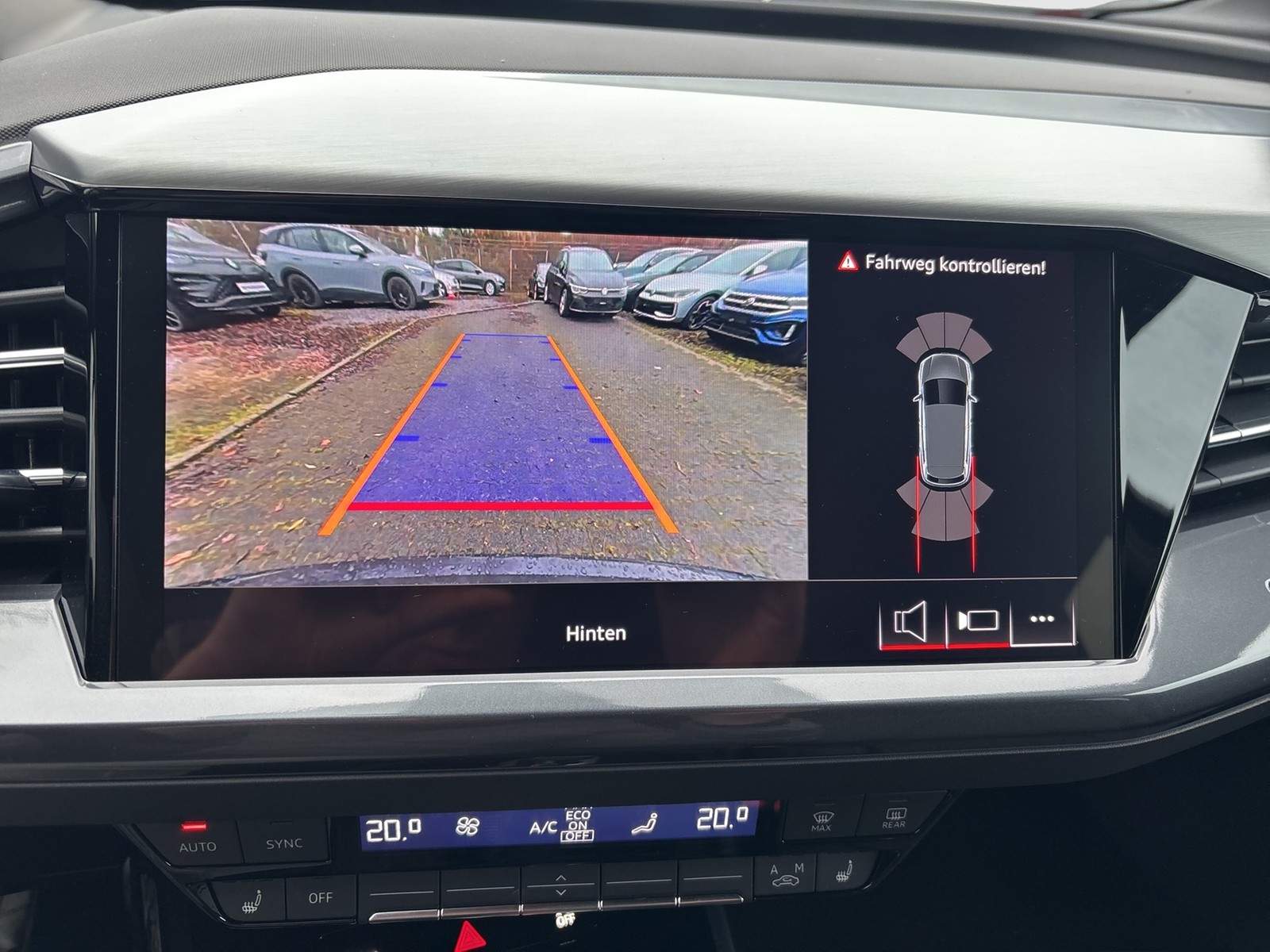 Audi Q4 e-tron 45 S LINE BLACKPAK PANO CAM ACC LM21