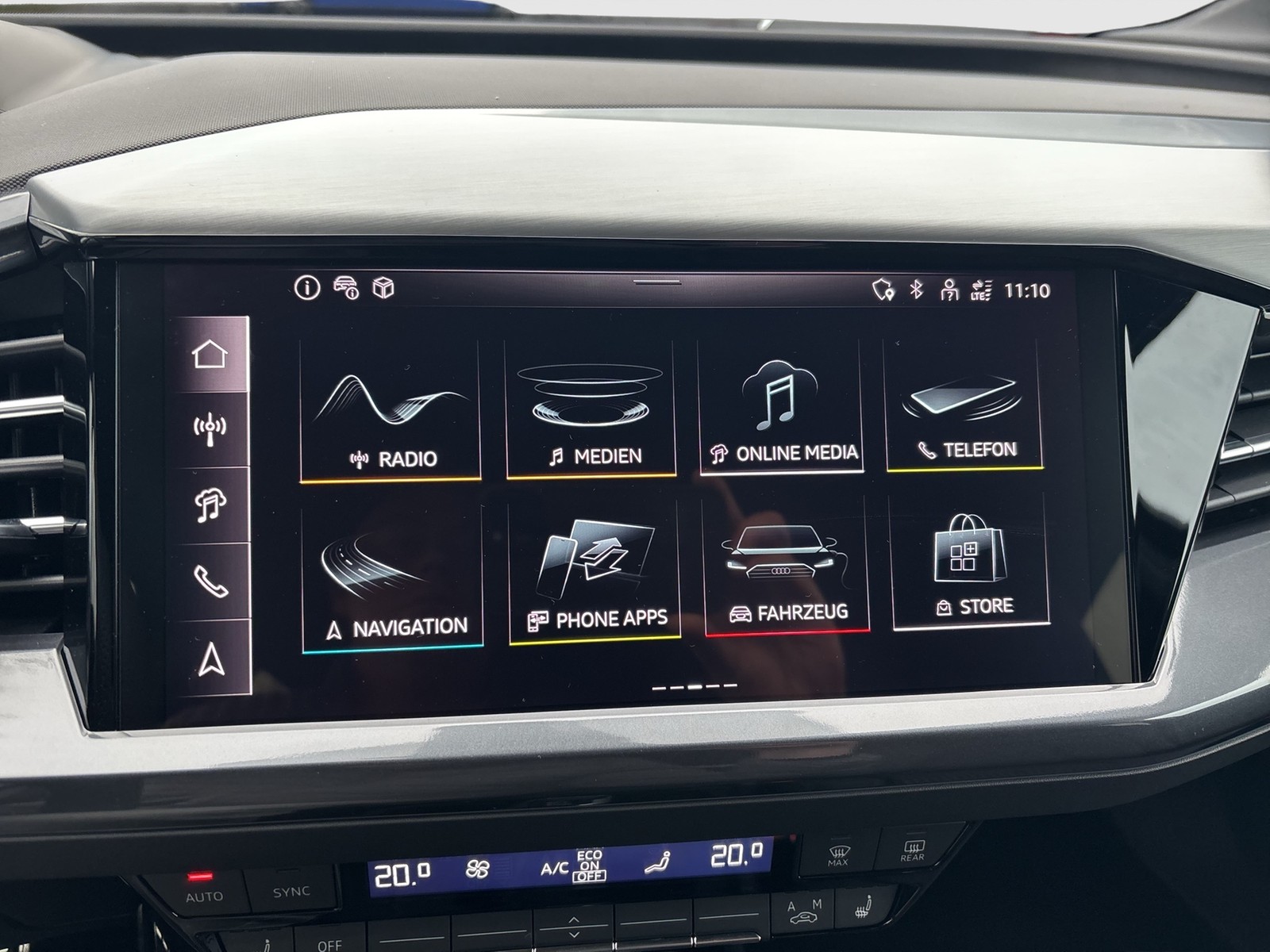 Audi Q4 e-tron 45 S LINE BLACKPAK PANO CAM ACC LM21