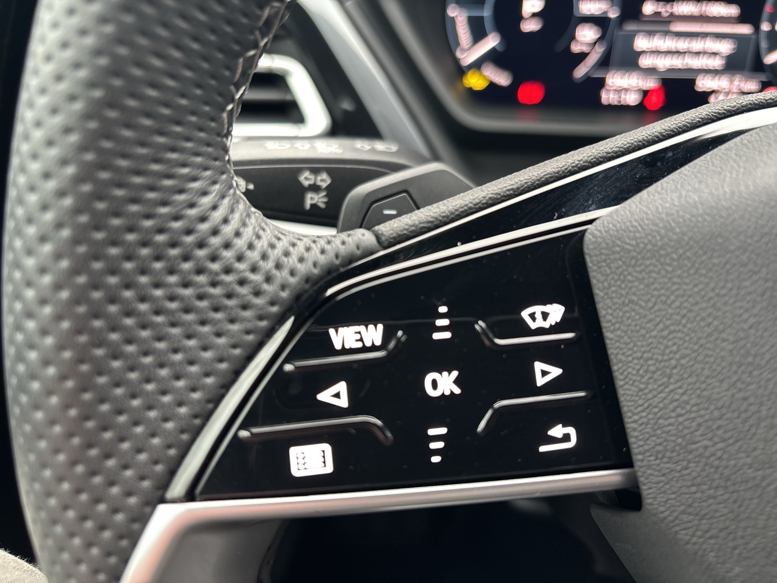 Audi Q4 e-tron 45 S LINE BLACKPAK PANO CAM ACC LM21