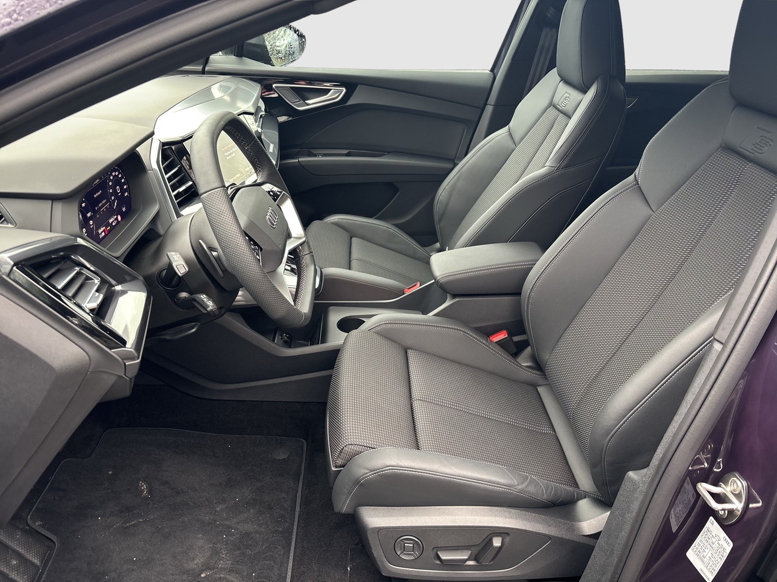 Audi Q4 e-tron 45 S LINE BLACKPAK PANO CAM ACC LM21