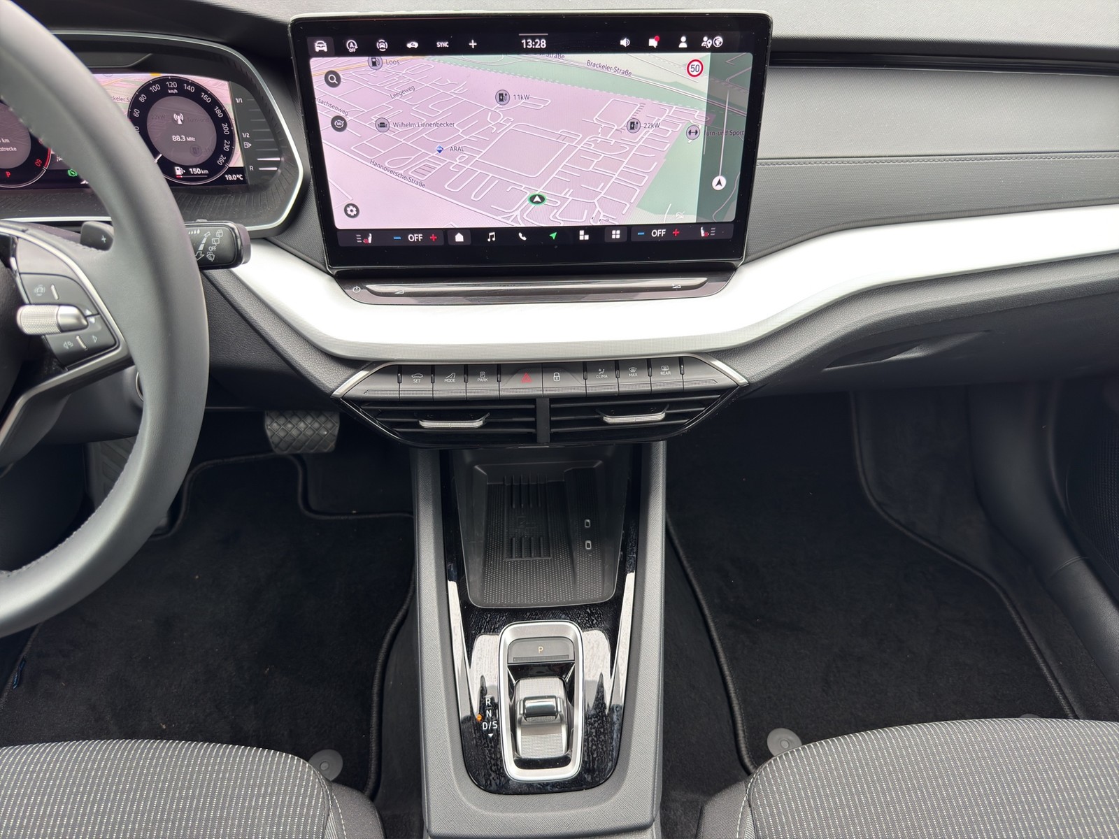 Skoda Octavia Combi 2.0 SELECTION AHK NAVI LM17 SITZHZ