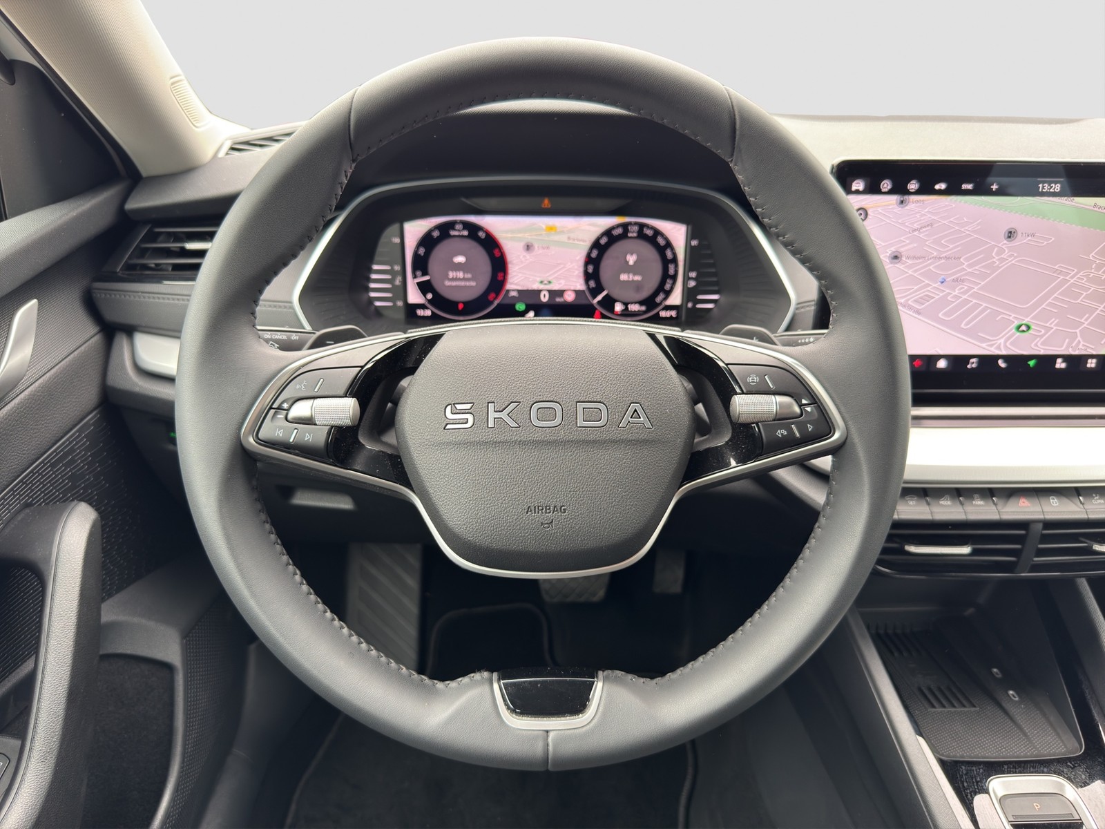 Skoda Octavia Combi 2.0 SELECTION AHK NAVI LM17 SITZHZ