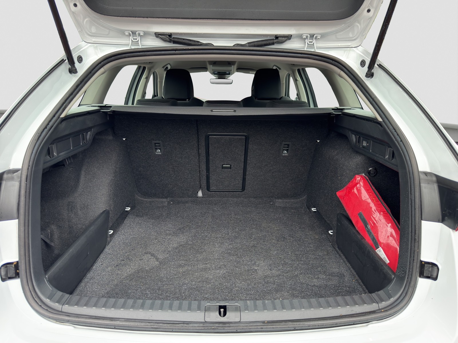 Skoda Octavia Combi 2.0 SELECTION AHK NAVI LM17 SITZHZ