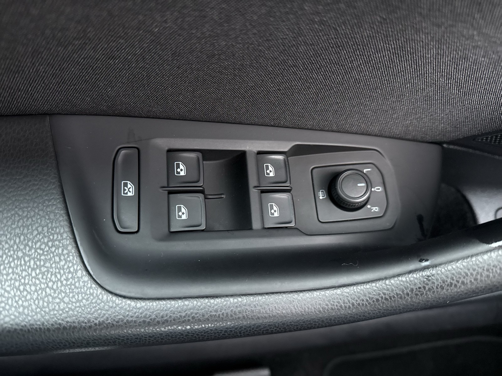 Volkswagen Passat Variant 1.5 BUSINESS CAM ACC NAVI SITZHZ.