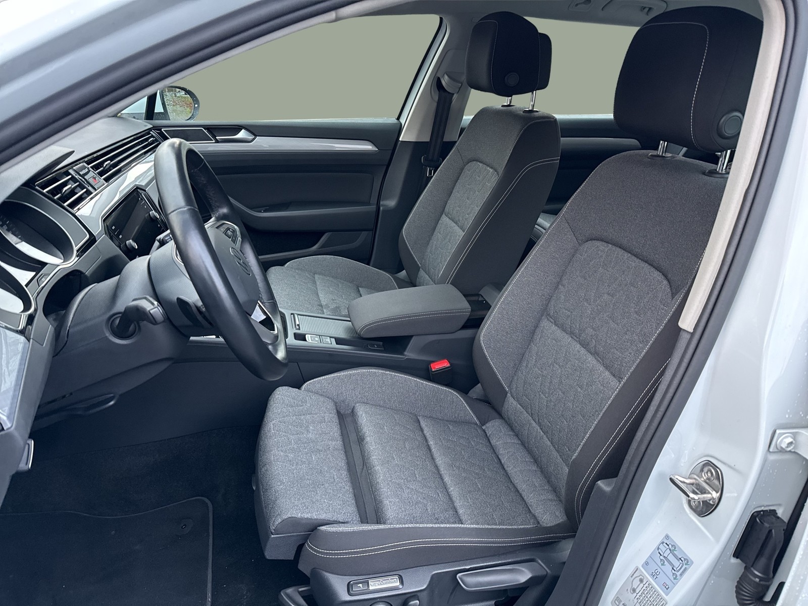 Volkswagen Passat Variant 1.5 BUSINESS CAM ACC NAVI SITZHZ.