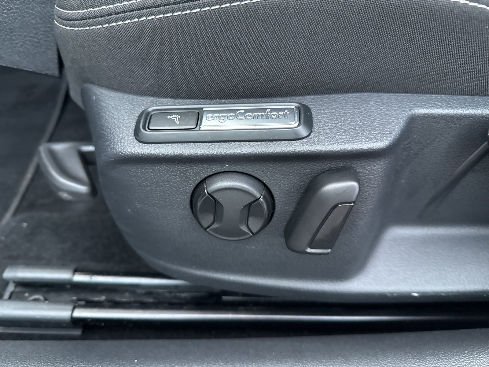 Volkswagen Passat Variant 1.5 BUSINESS CAM ACC NAVI SITZHZ.