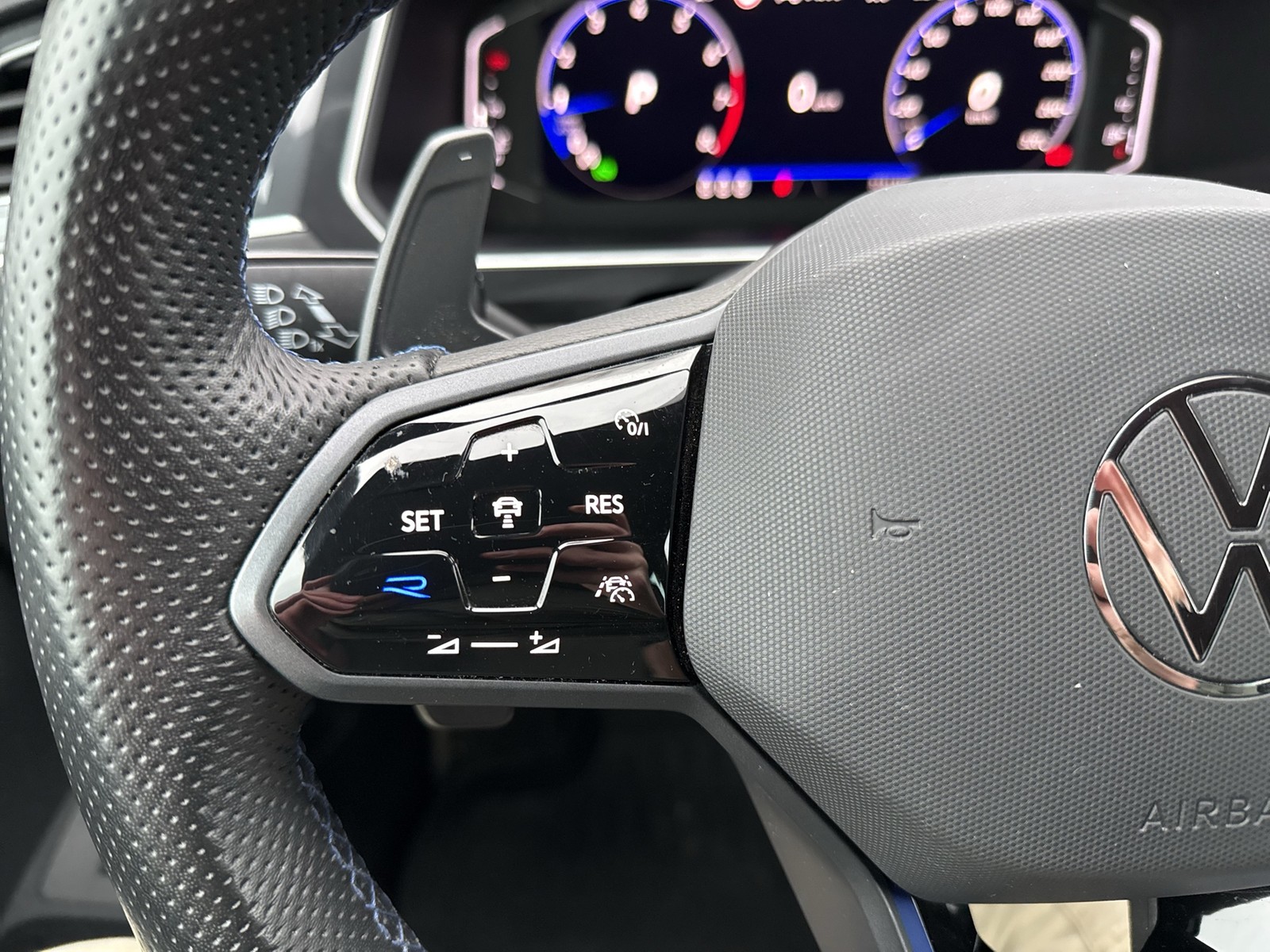 Volkswagen Tiguan 2.0 R 4X4 LEDER 360°CAM ACC LM20 NAVI