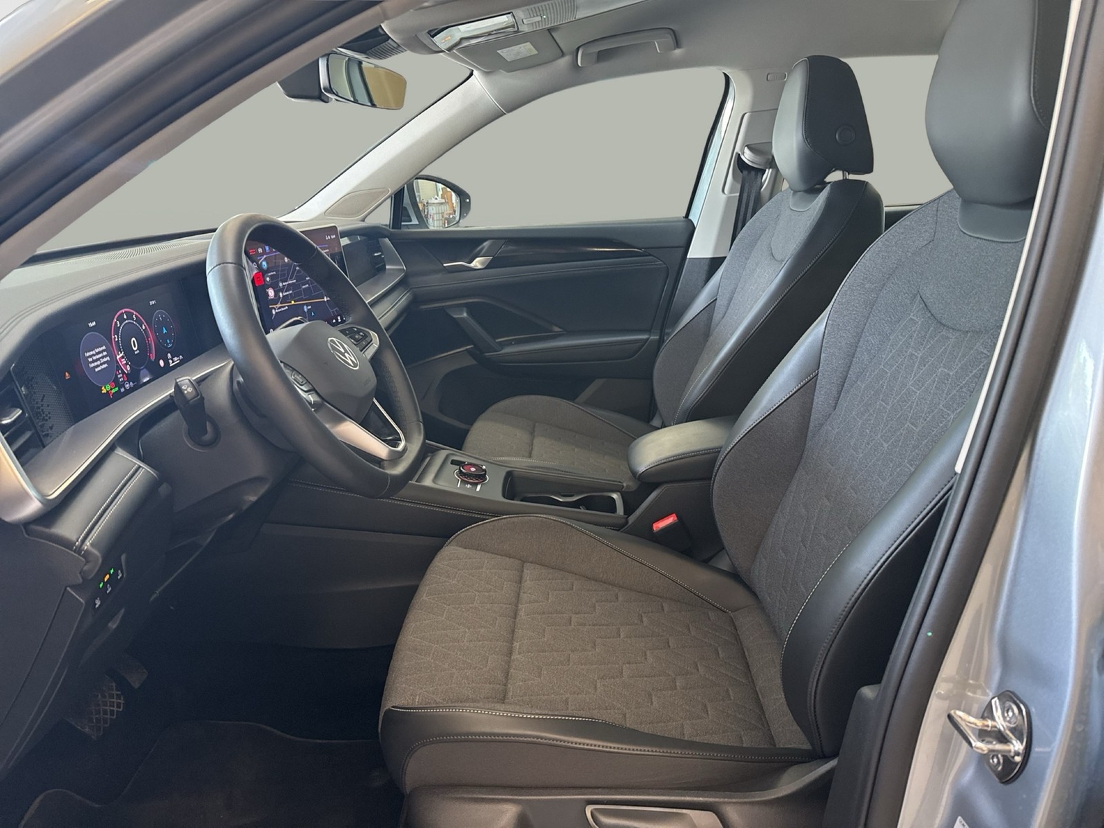 Volkswagen Tayron 1.5 eTSI LIFE 7SITZE 360CAM ACC LM18 NAVI