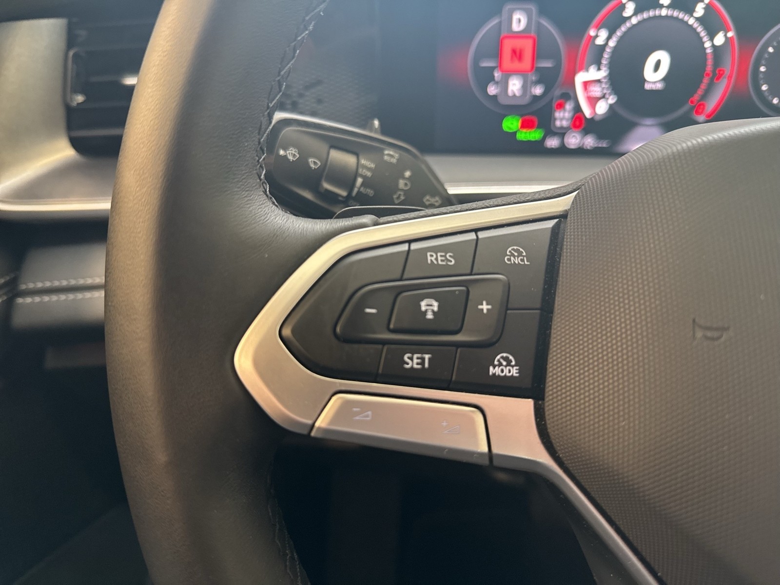 Volkswagen Tayron 1.5 eTSI LIFE 7SITZE 360CAM ACC LM18 NAVI