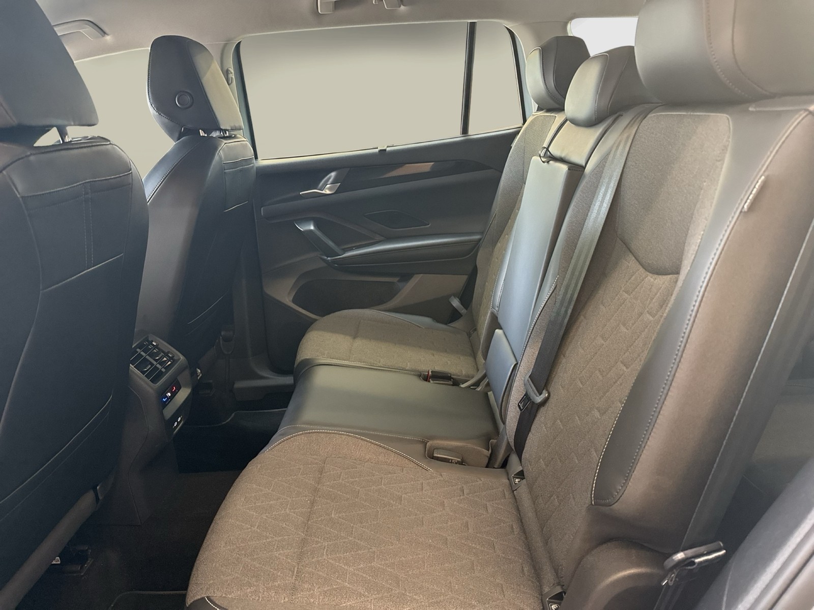 Volkswagen Tayron 1.5 eTSI LIFE 7SITZE 360CAM ACC LM18 NAVI