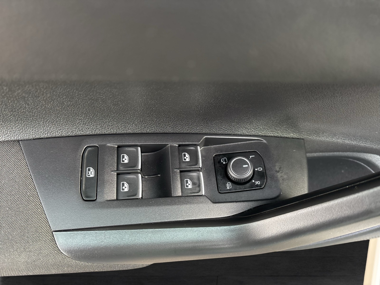 Volkswagen Taigo 1.0 R-LINE BLACK STYLE CAM ACC LM18 NAVI