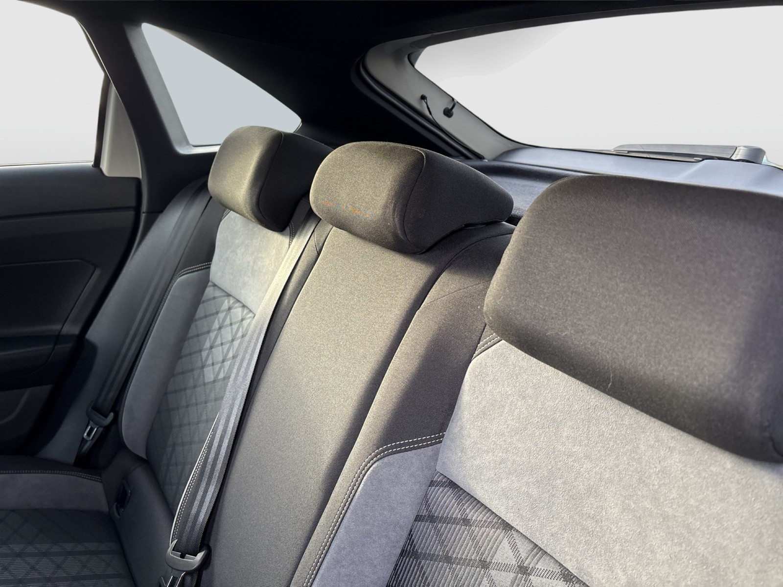 Volkswagen Taigo 1.0 R-LINE BLACK STYLE CAM ACC LM18 NAVI