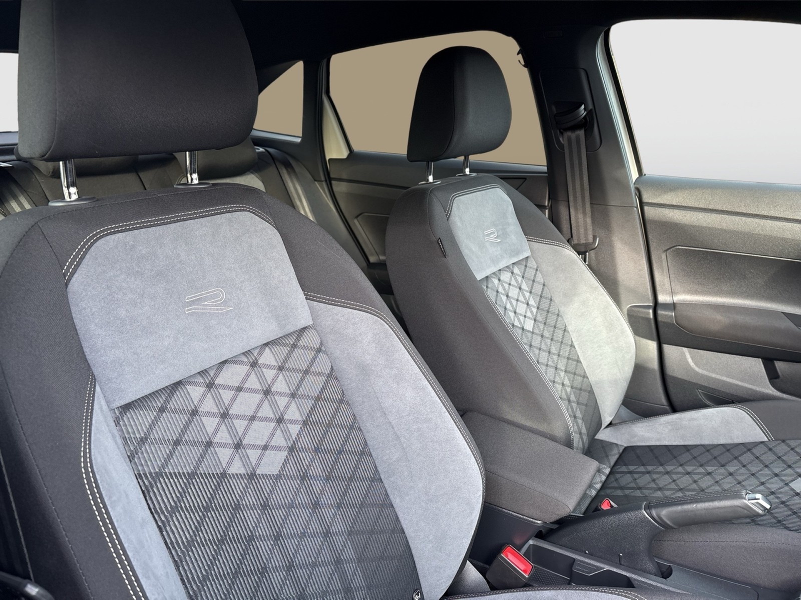 Volkswagen Taigo 1.0 R-LINE BLACK STYLE CAM ACC LM18 NAVI