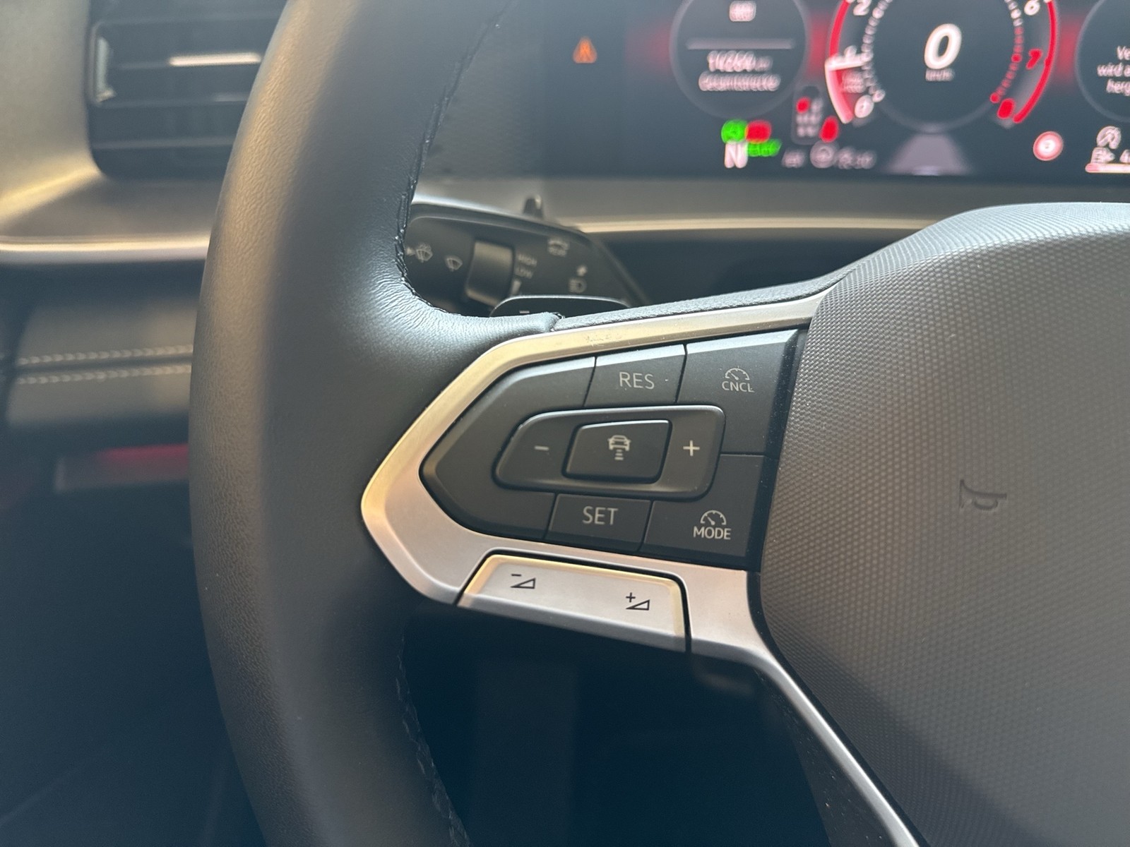 Volkswagen Tayron 1.5 eTSI LIFE 7SITZE 360CAM ACC LM18 NAVI