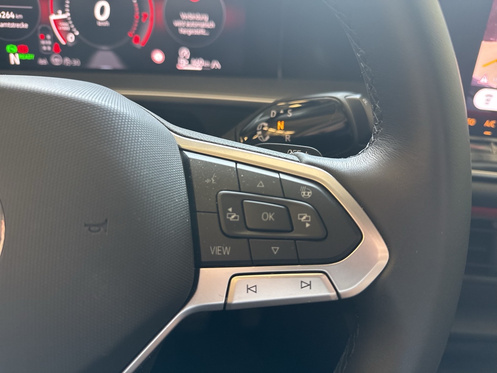 Volkswagen Tayron 1.5 eTSI LIFE 7SITZE 360CAM ACC LM18 NAVI