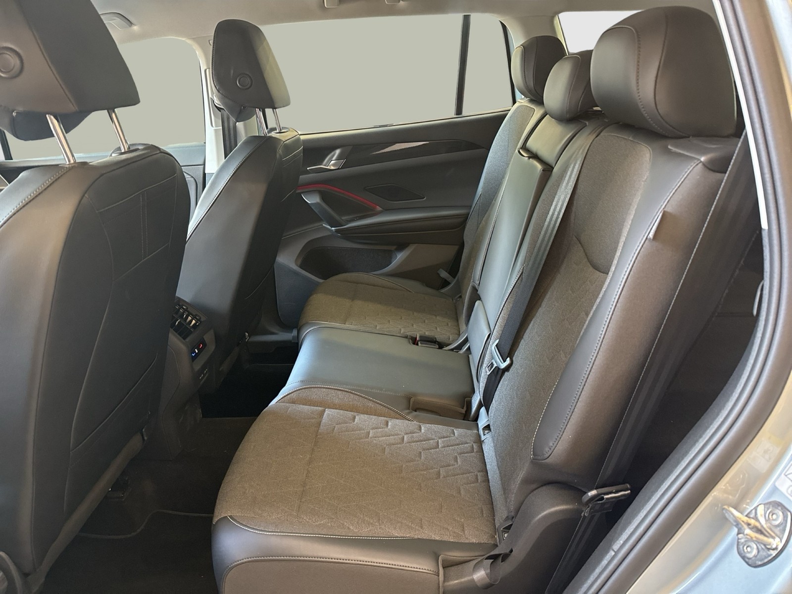 Volkswagen Tayron 1.5 eTSI LIFE 7SITZE 360CAM ACC LM18 NAVI