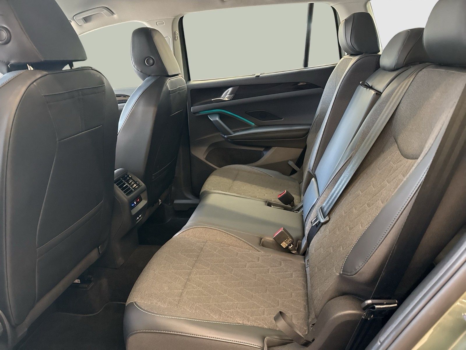 Volkswagen Tayron 1.5 eTSI LIFE 7SITZE 360CAM ACC LM18 NAVI