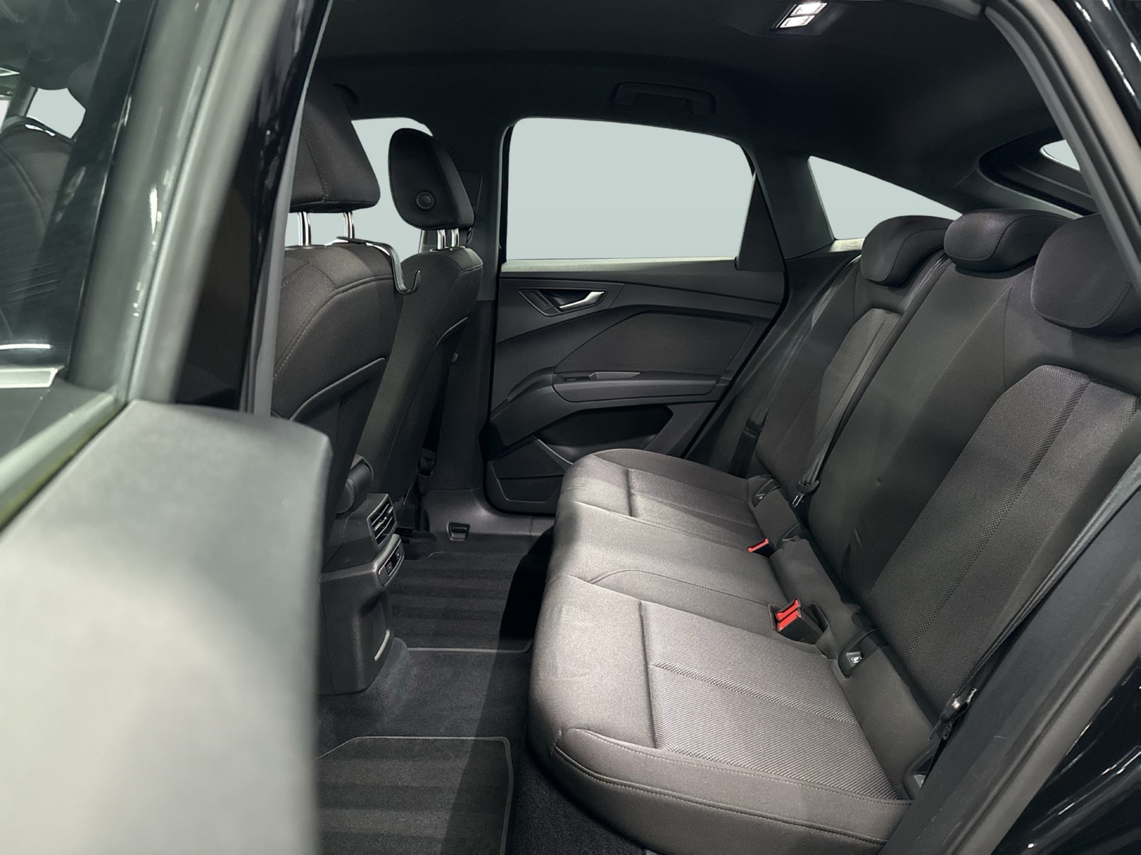 Audi Q4 e-tron Sportback 40 NAVI SITZHEIZ KAMERA ALU20