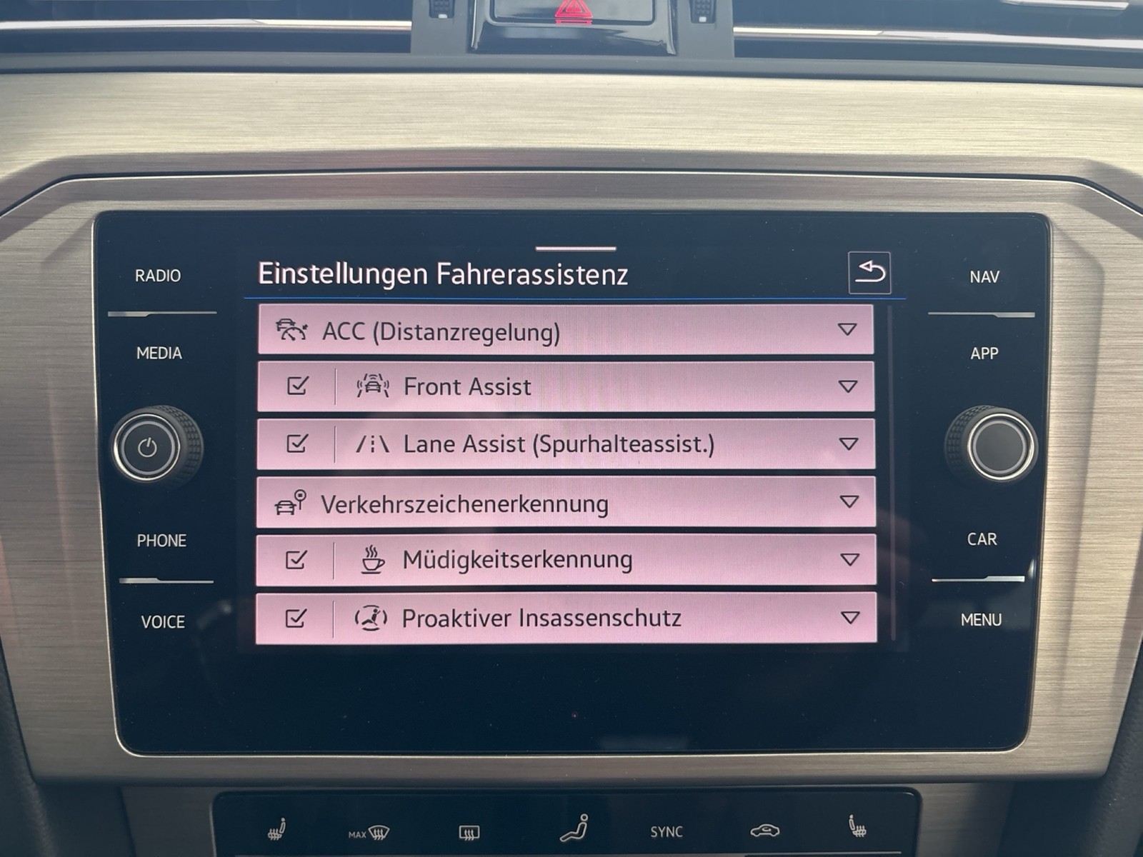 Volkswagen Passat Variant 1.5 CAM ACC NAVI CARPLAY SITZHEIZ