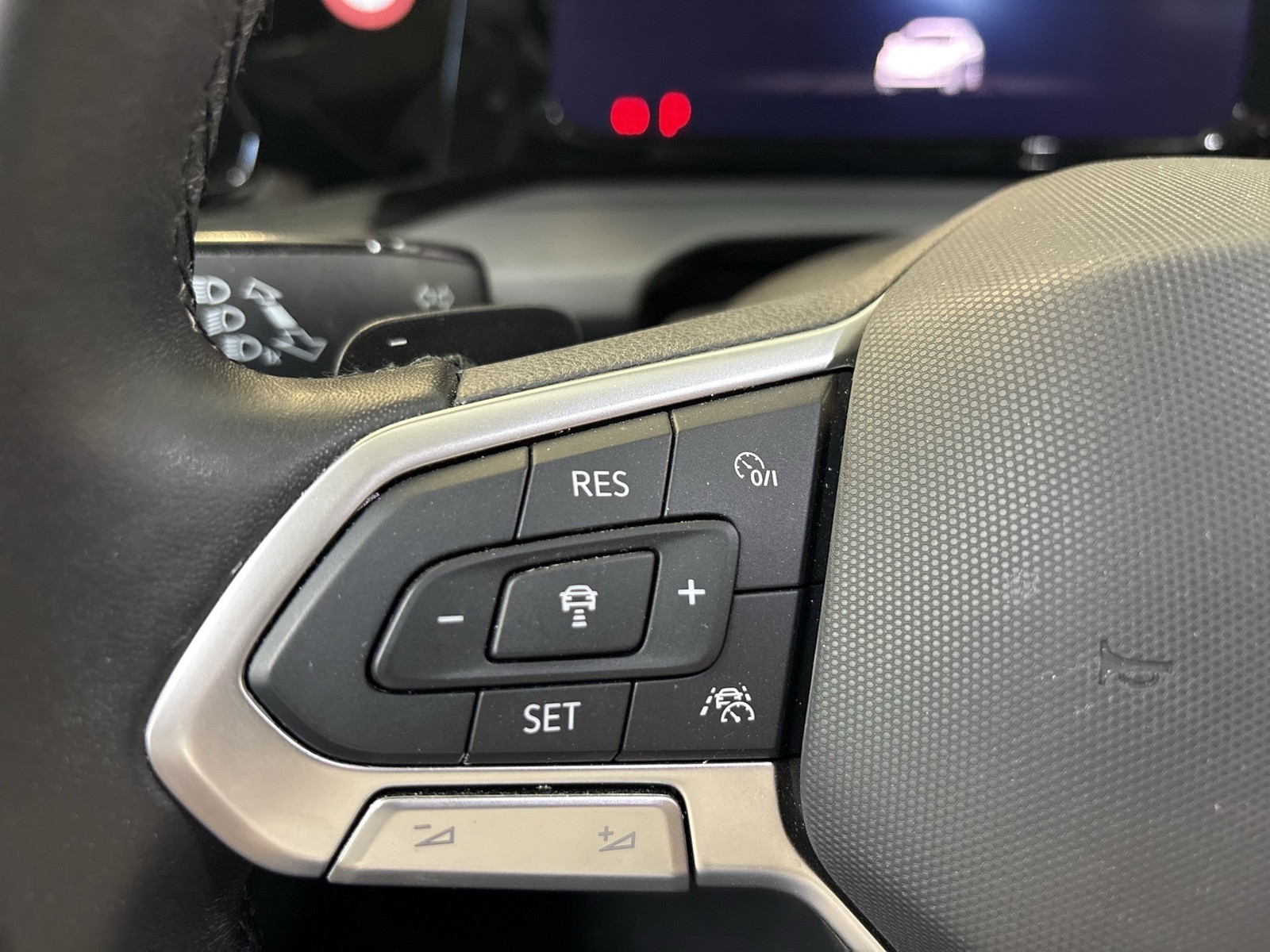 Volkswagen Golf VIII 2.0 STYLE CAM ACC LM17 NAVI LED+