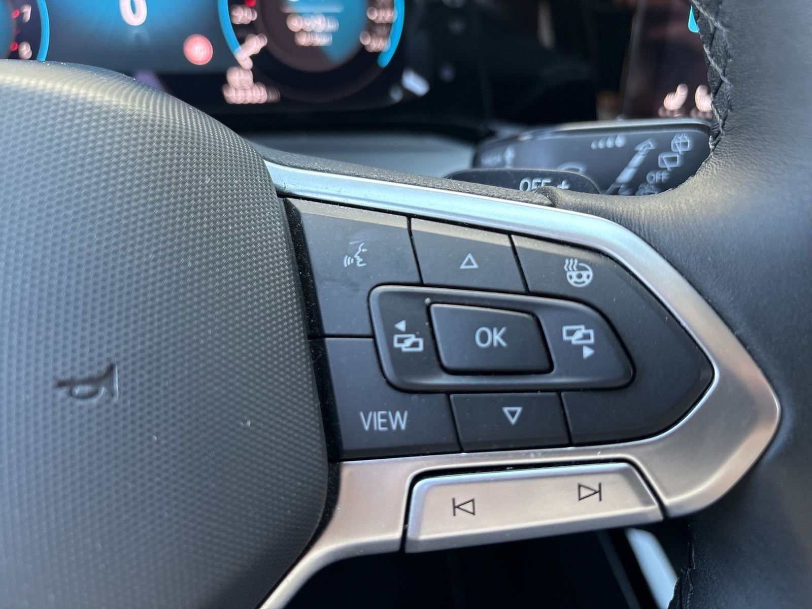 Volkswagen Golf VIII 1.5 eTSI STYLE CAM ACC LM18 NAVI LED+