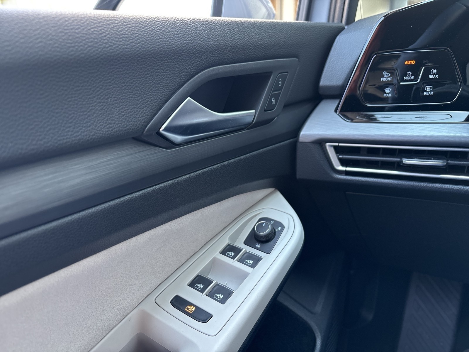 Volkswagen Golf VIII 1.5 eTSI STYLE CAM ACC LM18 NAVI LED+