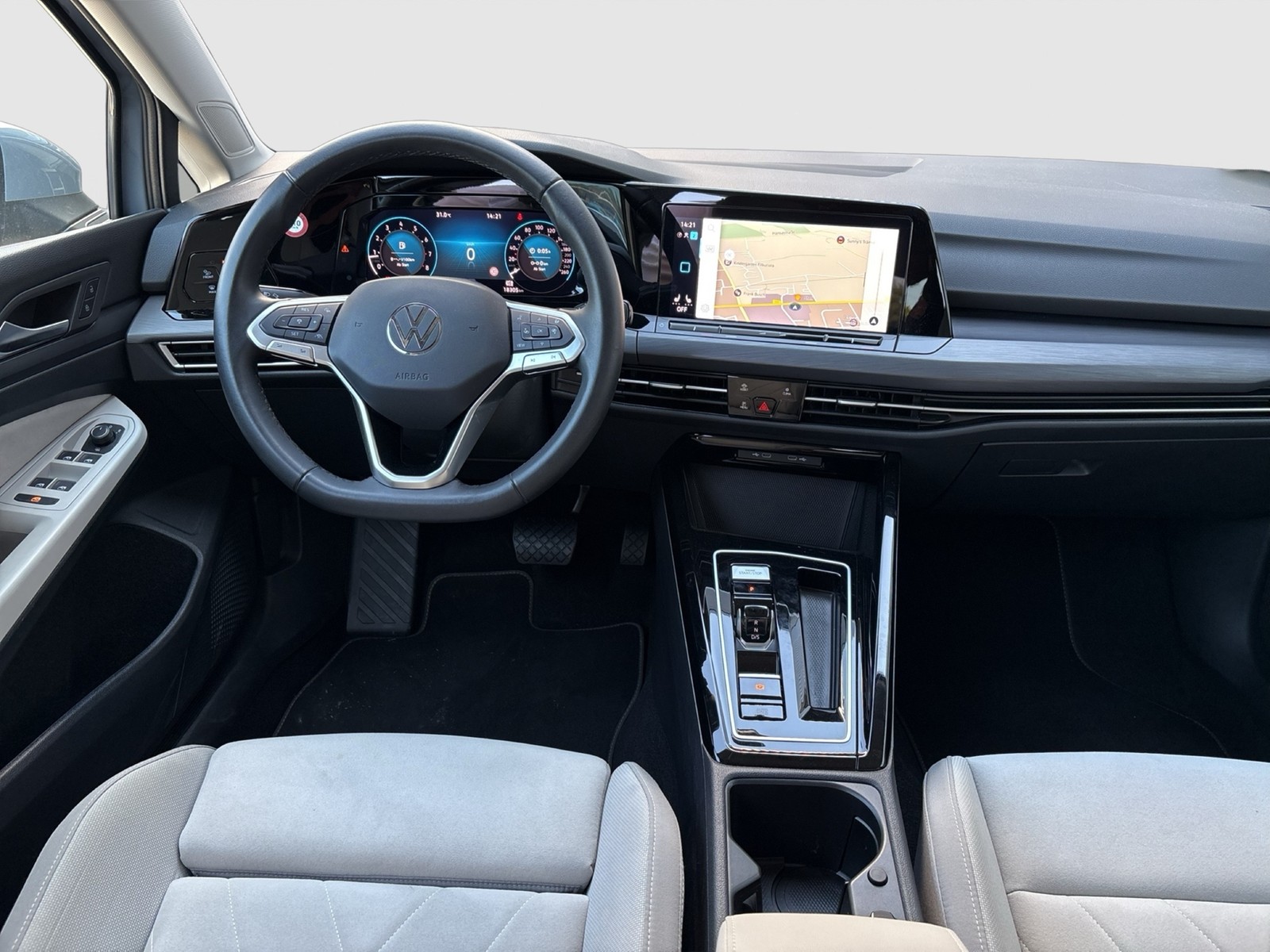 Volkswagen Golf VIII 1.5 eTSI STYLE CAM ACC LM18 NAVI LED+