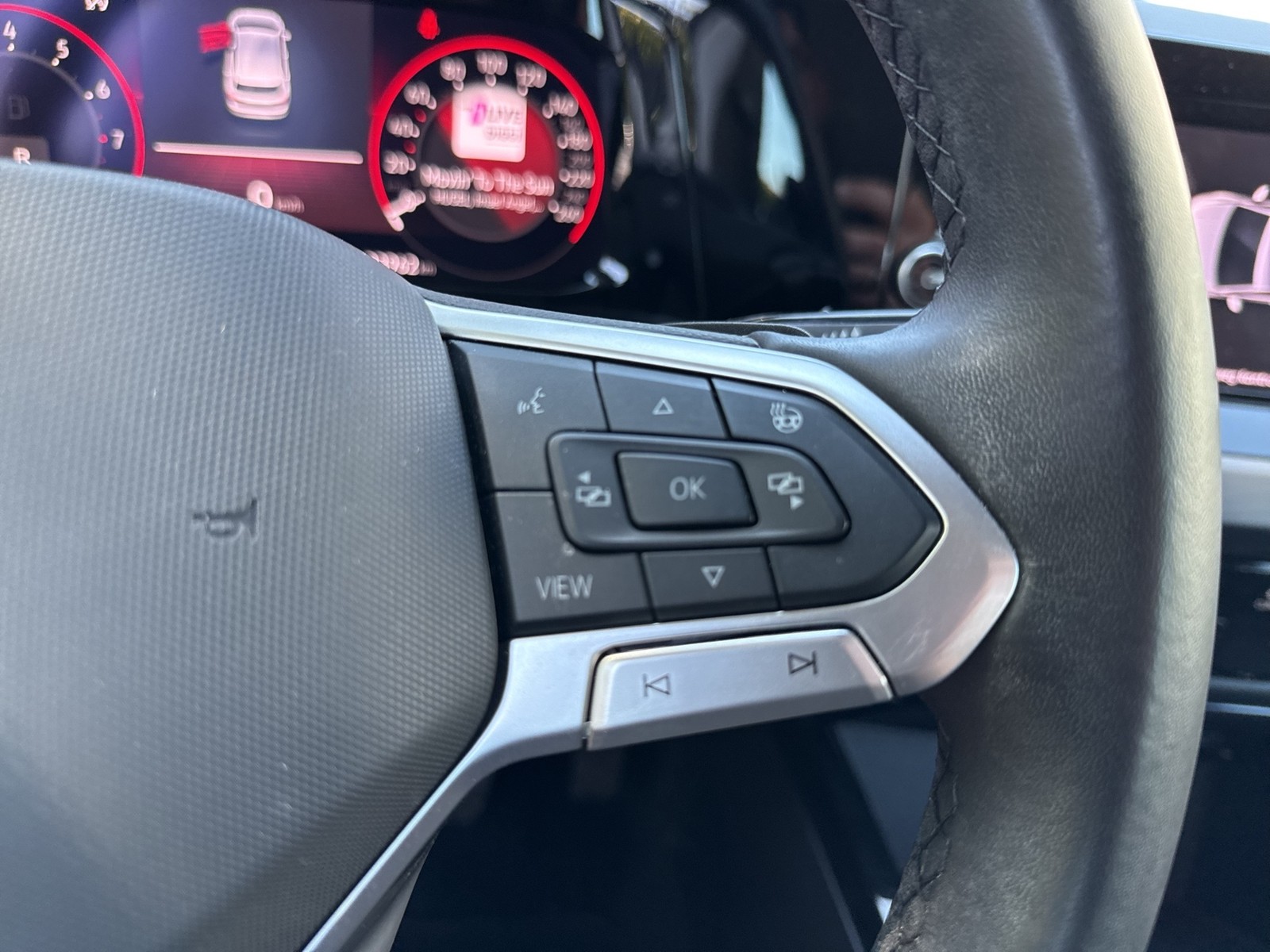 Volkswagen Golf VIII 1.5 eTSI STYLE ACC LM17 CARPLAY LED+