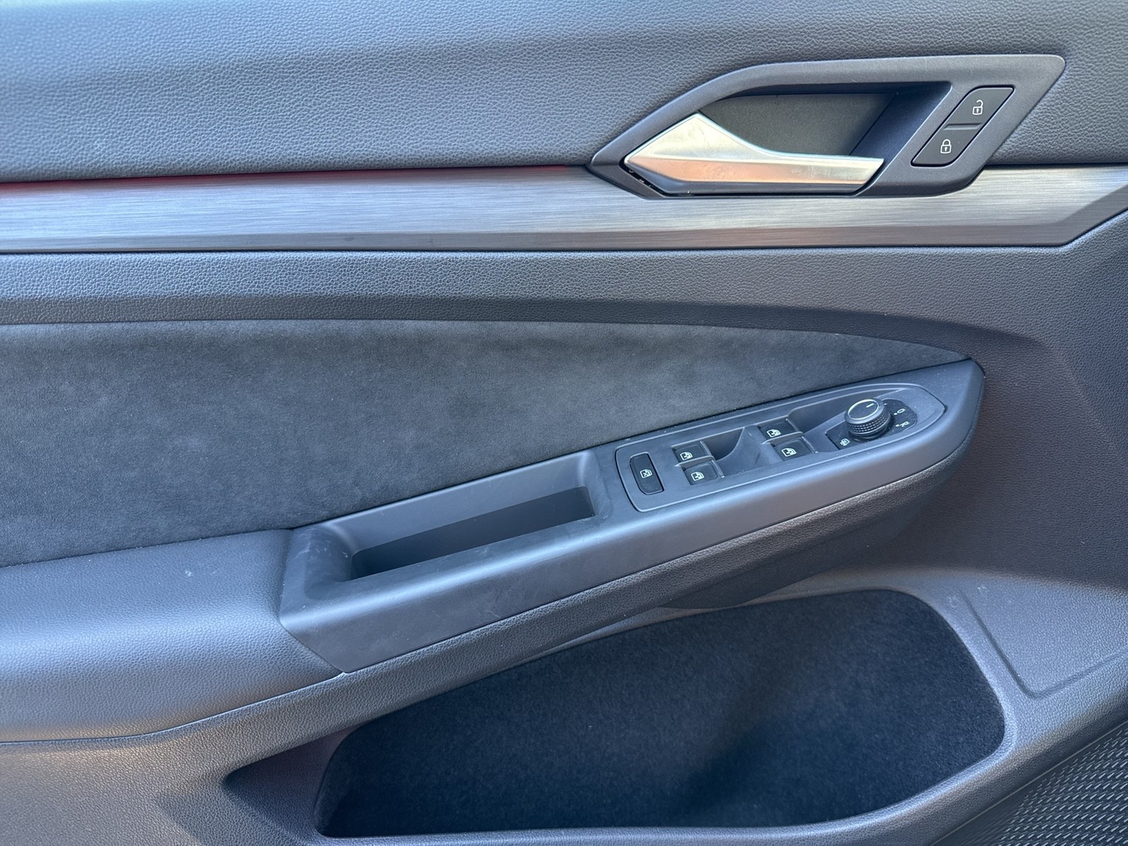 Volkswagen Golf VIII 1.5 eTSI STYLE ACC LM17 CARPLAY LED+