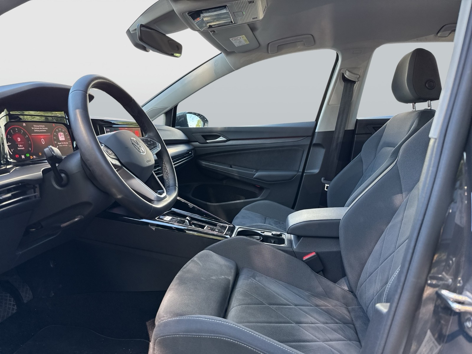 Volkswagen Golf VIII 1.5 eTSI STYLE ACC LM17 CARPLAY LED+