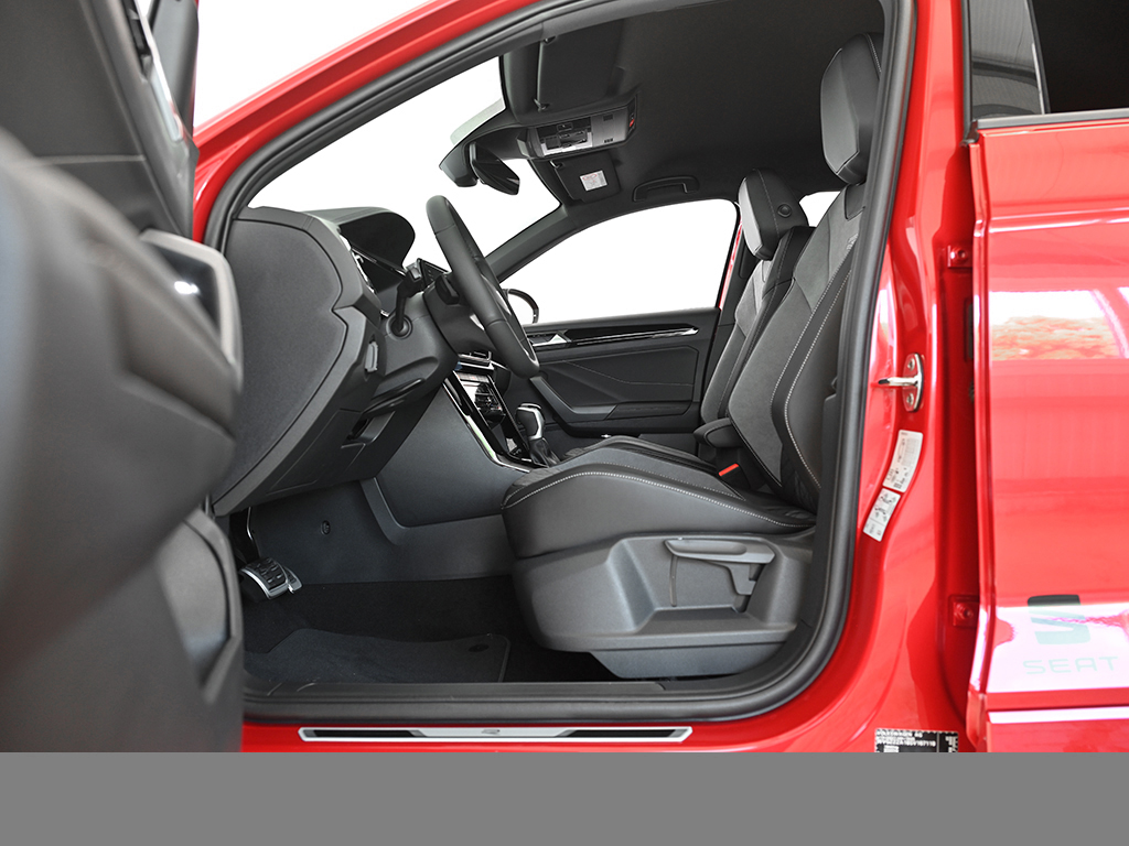 Volkswagen T-Roc 1.5 R-LINE DSG BLACKSTYLE MATRIX-LED LM19 AHK