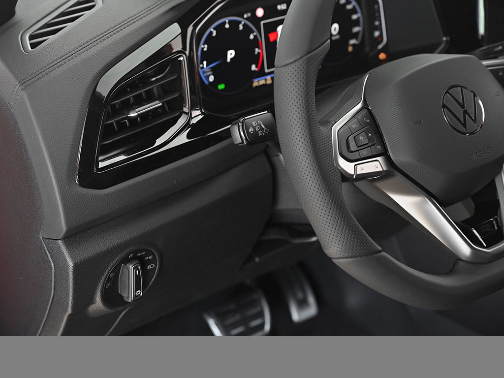 Volkswagen T-Roc 1.5 R-LINE DSG BLACKSTYLE MATRIX-LED LM19 AHK