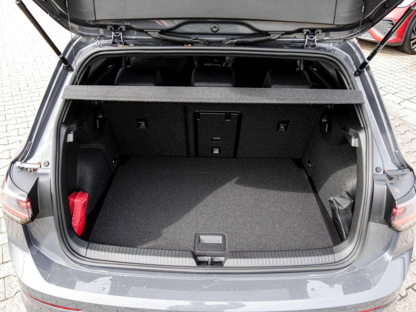 Volkswagen Golf 1.5 R-LINE DSG BLACKSTYLE MATRIXLED 360CAM