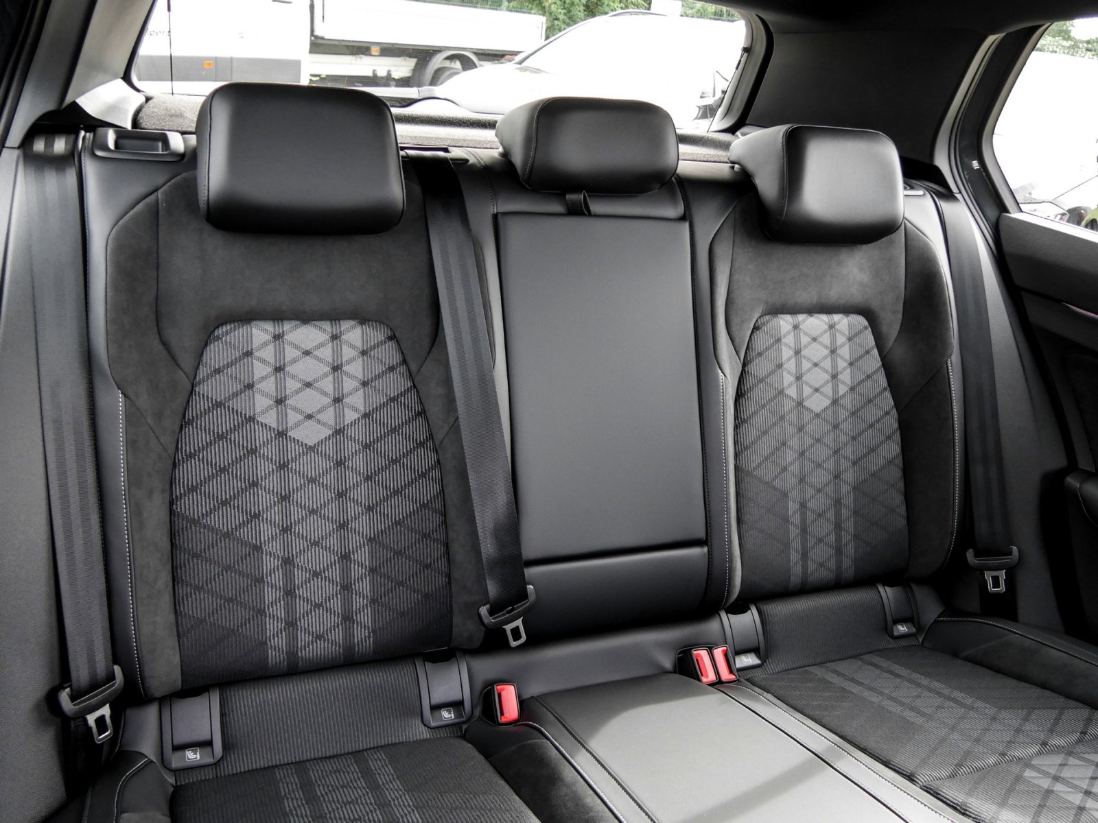 Volkswagen Golf 1.5 R-LINE DSG BLACKSTYLE MATRIXLED 360CAM