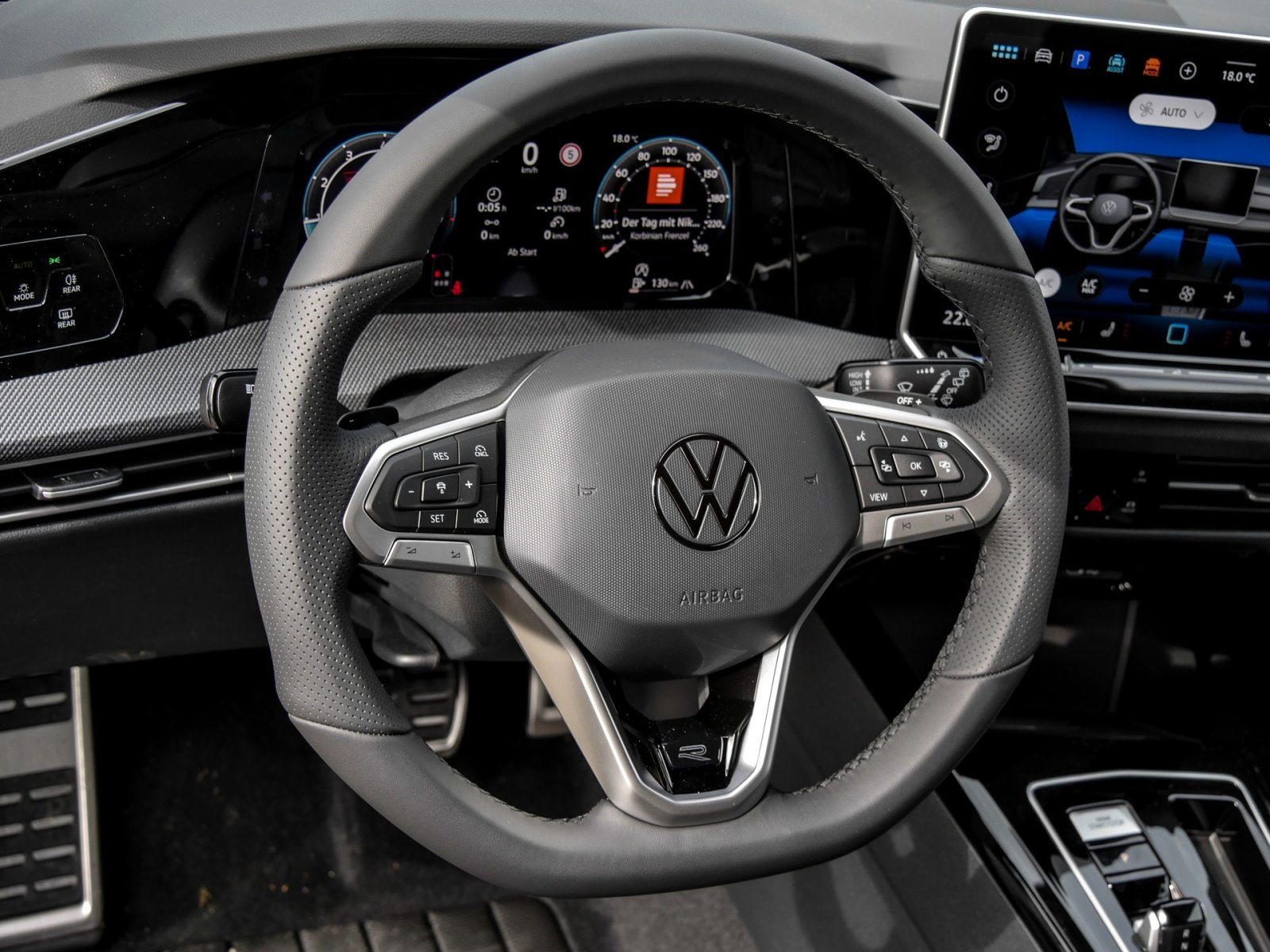 Volkswagen Golf 1.5 R-LINE DSG BLACKSTYLE MATRIXLED 360CAM