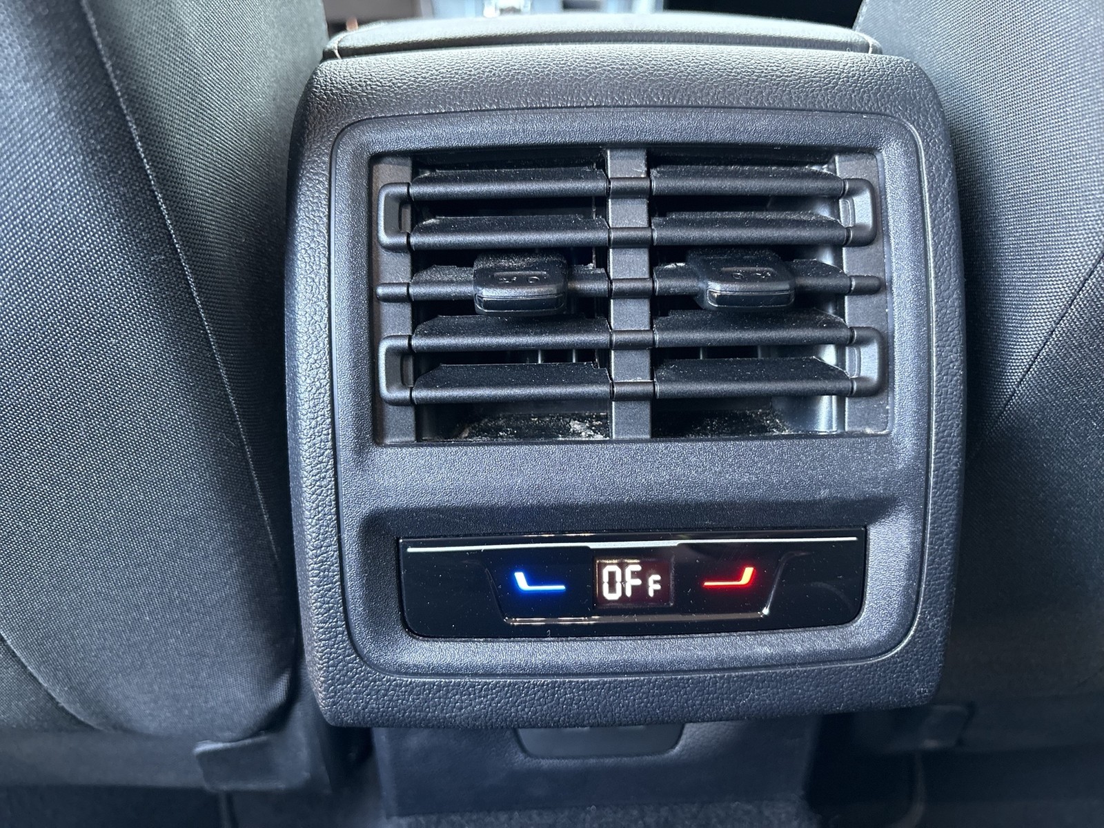 Volkswagen Golf VIII 1.0 eTSI MOVE CAM CARPLAY ALU SITZHEIZ