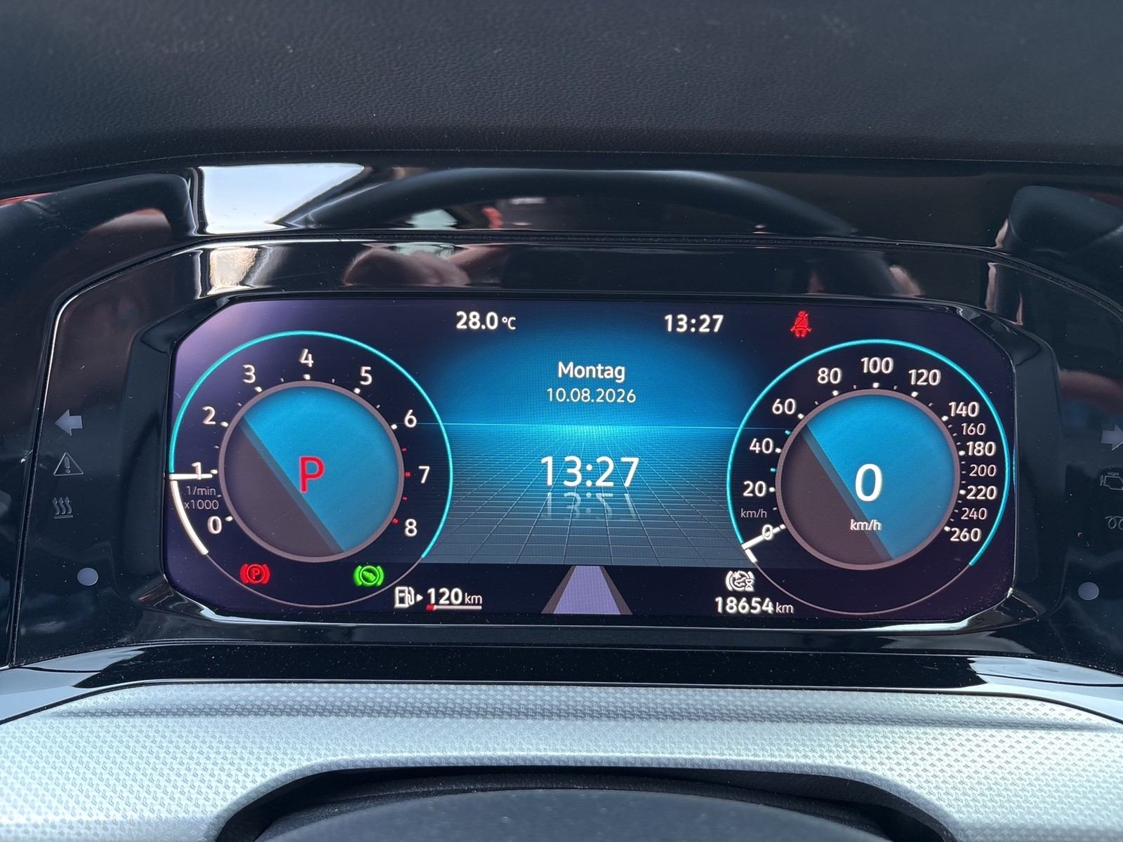 Volkswagen Golf VIII 1.0 eTSI MOVE CAM CARPLAY ALU SITZHEIZ
