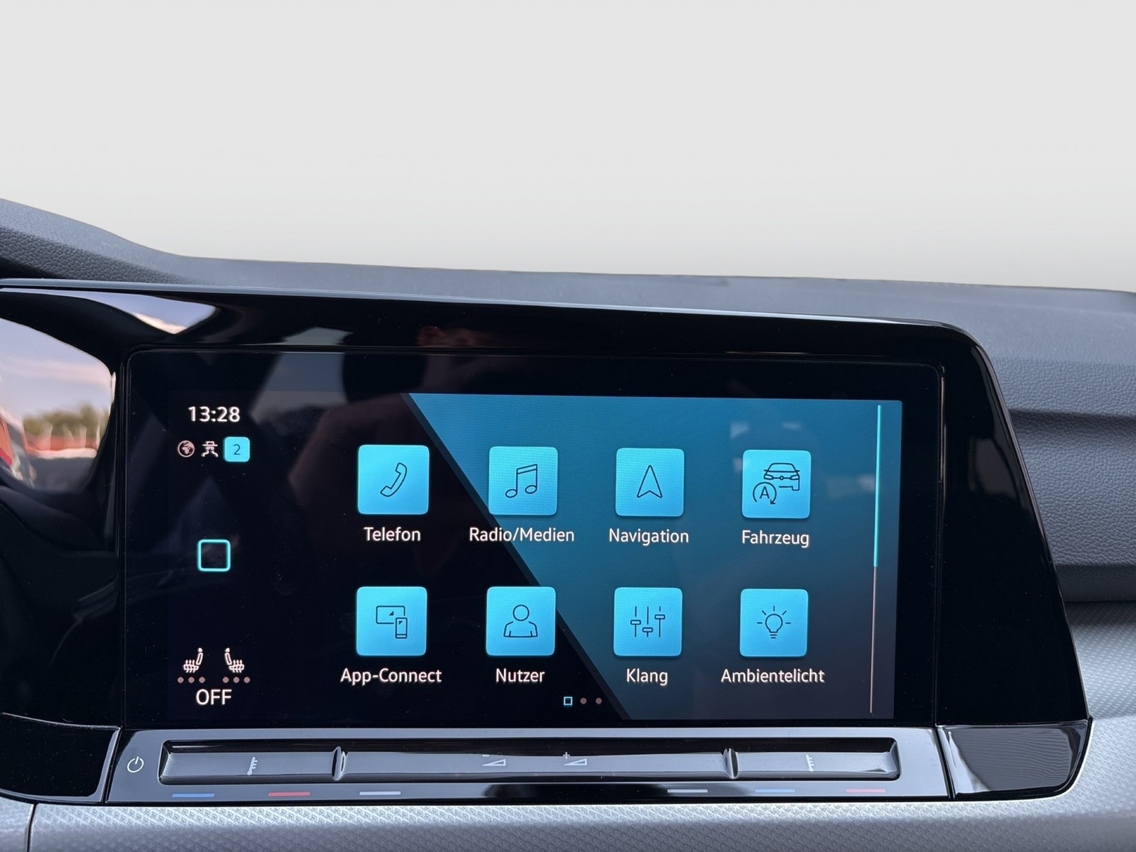 Volkswagen Golf VIII 1.0 eTSI MOVE CAM CARPLAY ALU SITZHEIZ