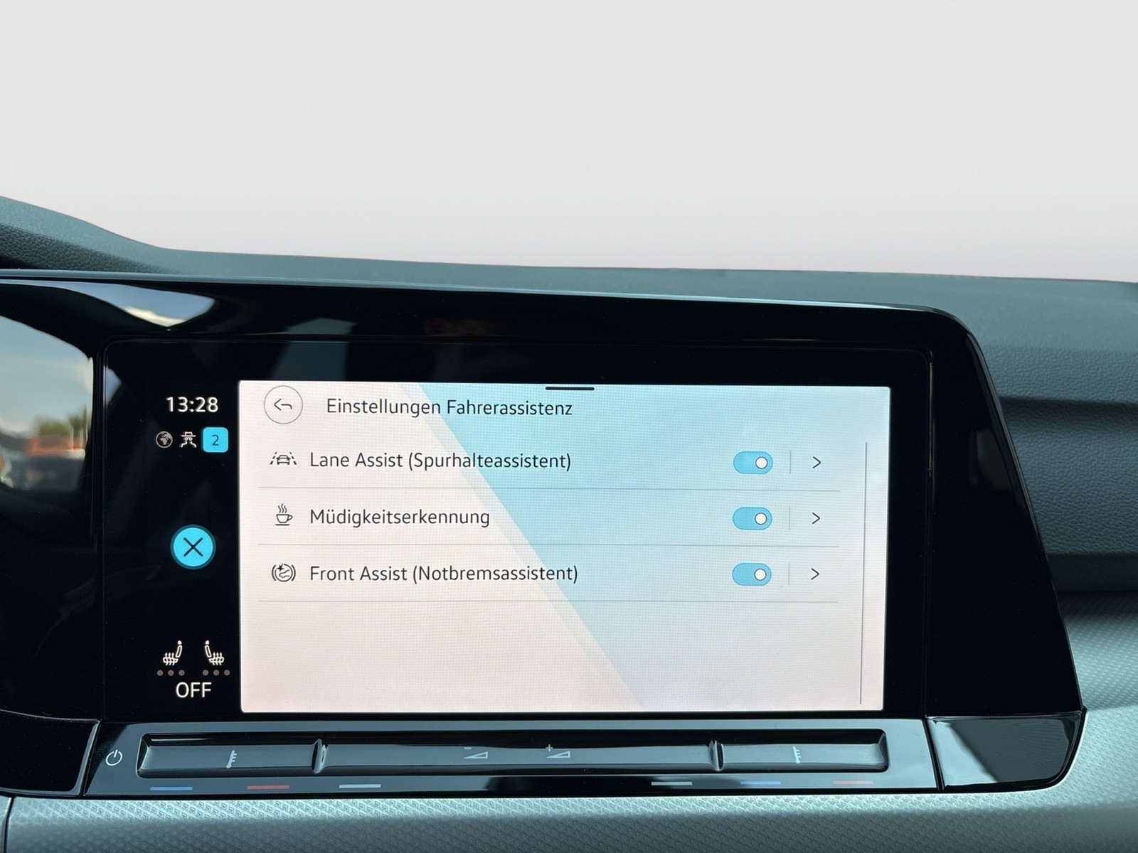 Volkswagen Golf VIII 1.0 eTSI MOVE CAM CARPLAY ALU SITZHEIZ