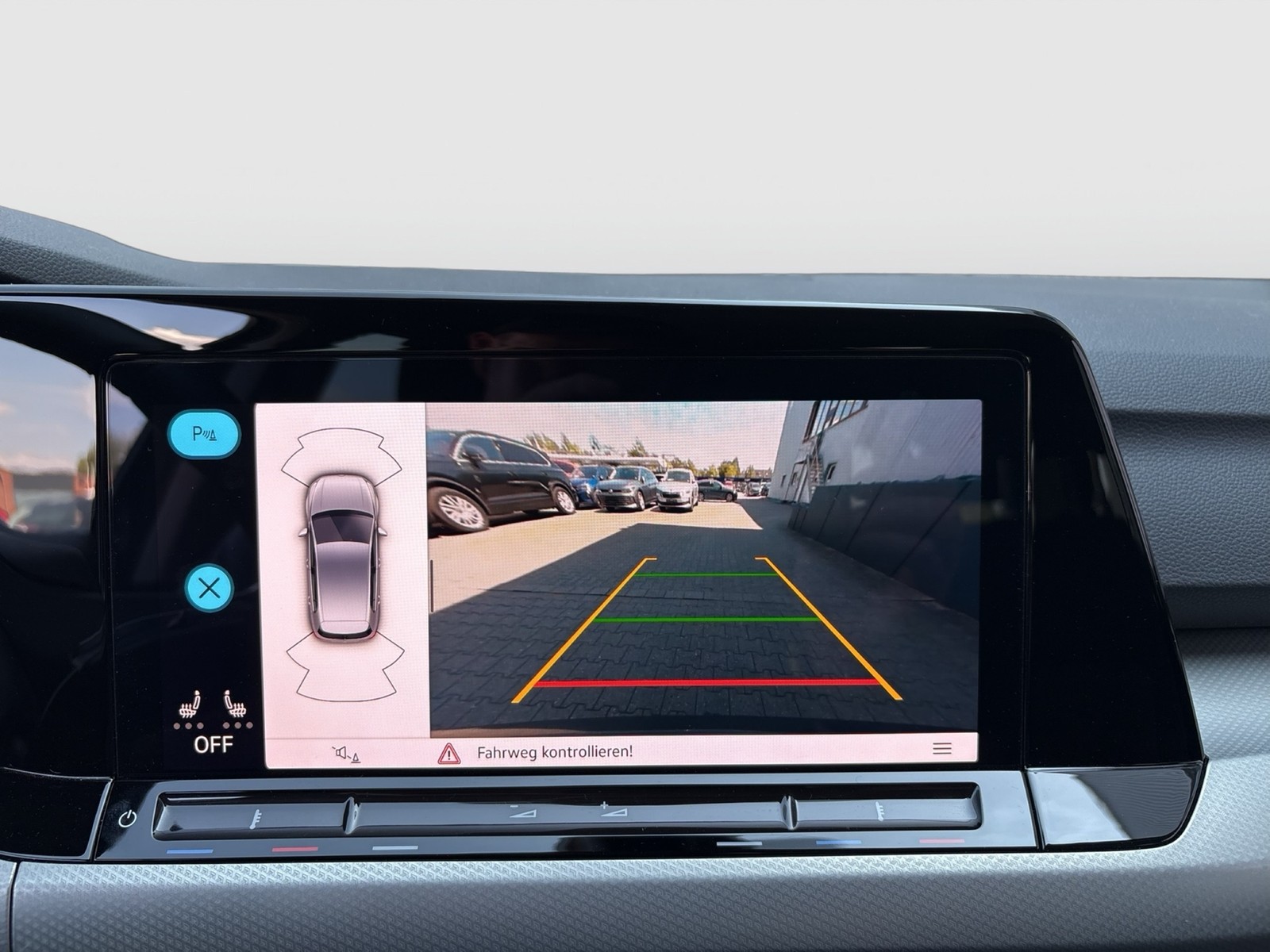 Volkswagen Golf VIII 1.0 eTSI MOVE CAM CARPLAY ALU SITZHEIZ