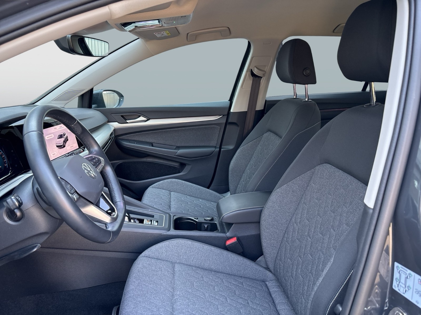 Volkswagen Golf VIII 1.0 eTSI MOVE CAM CARPLAY ALU SITZHEIZ