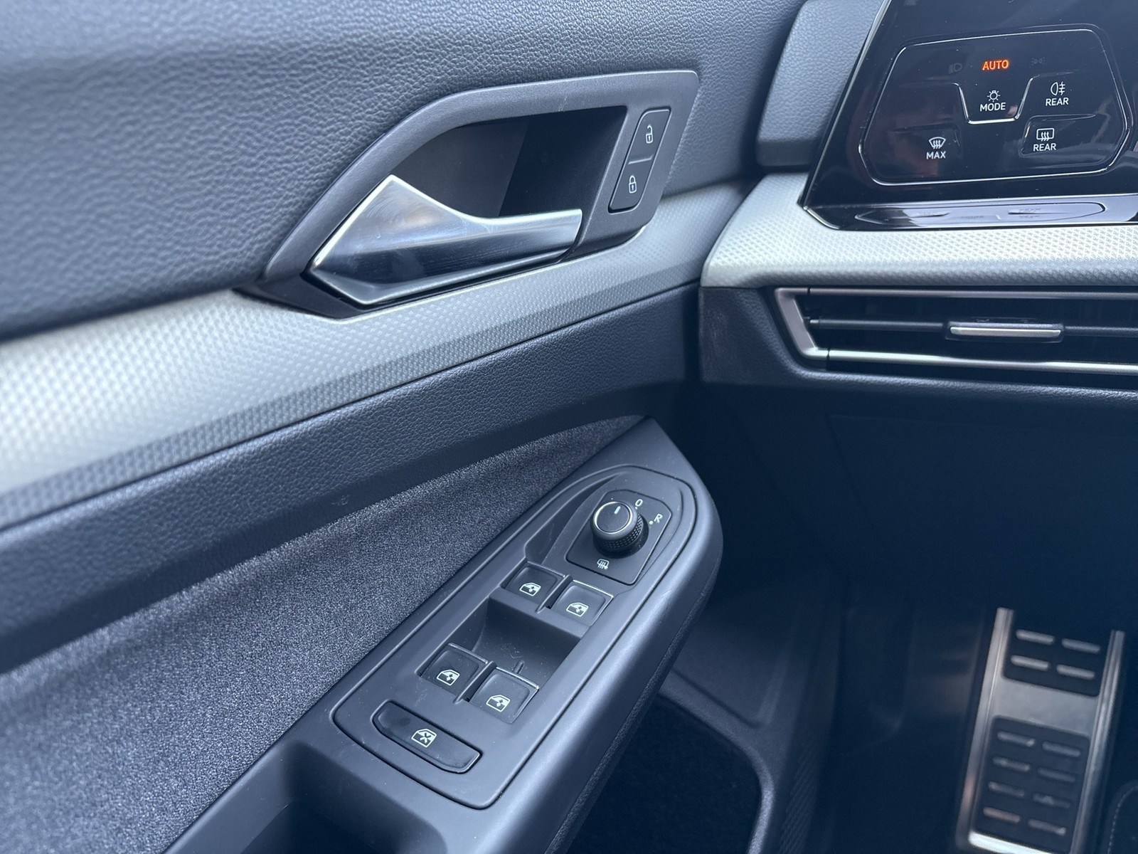 Volkswagen Golf VIII 1.0 MOVE ACC CARPLAY ALU SITZHEIZUNG