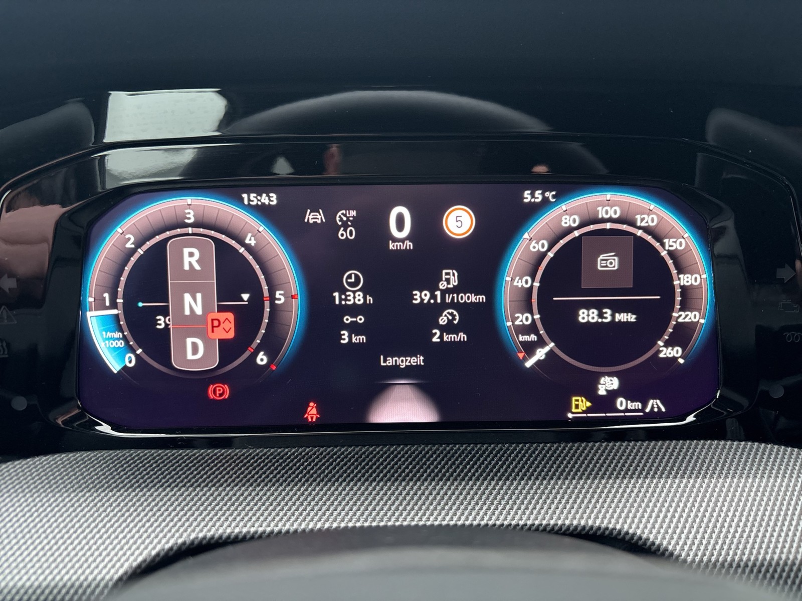 Volkswagen Golf VIII Lim. R-LINE NAVI AHK KAMERA SITZHEIZ.