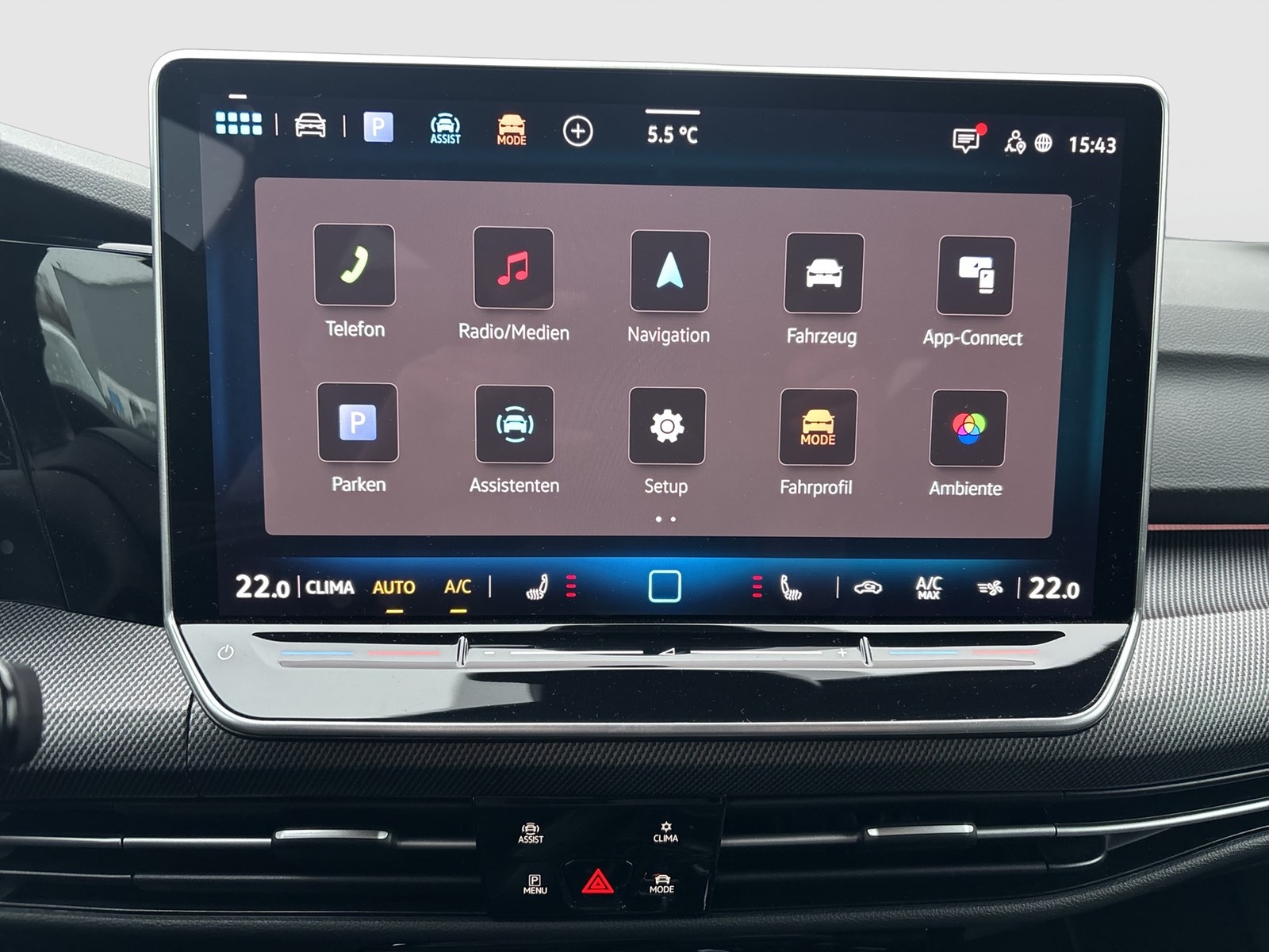 Volkswagen Golf VIII Lim. R-LINE NAVI AHK KAMERA SITZHEIZ.