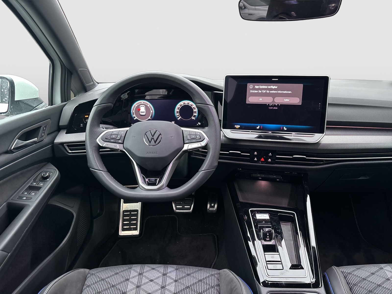Volkswagen Golf VIII Lim. R-LINE NAVI AHK KAMERA SITZHEIZ.