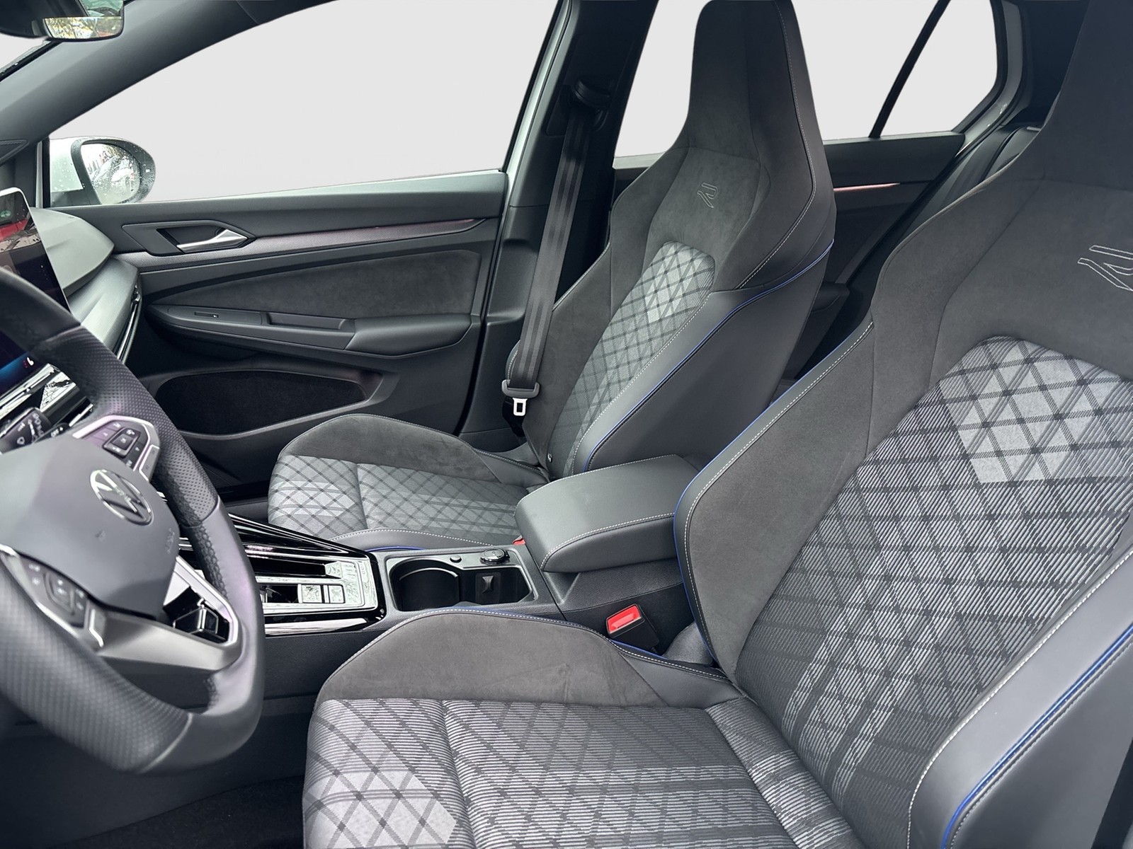 Volkswagen Golf VIII Lim. R-LINE NAVI AHK KAMERA SITZHEIZ.